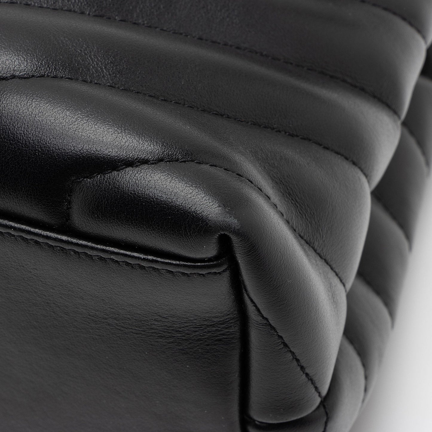 Saint Laurent Matelasse Calfskin Monogram LouLou Chain Medium Shoulder Bag (SHF-qrpSTt)