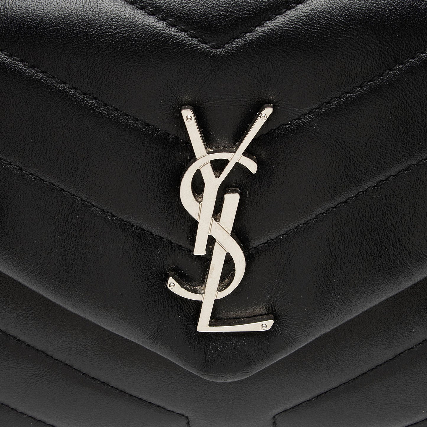 Saint Laurent Matelasse Calfskin Monogram LouLou Chain Small Crossbody Bag (SHF-XeDlWE)