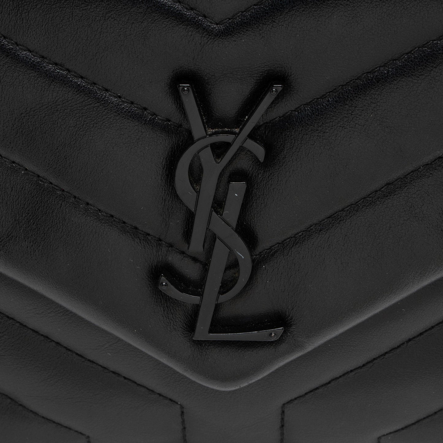 Saint Laurent Matelasse Calfskin Monogram LouLou Chain Small Crossbody (SHF-Q3tPOo)