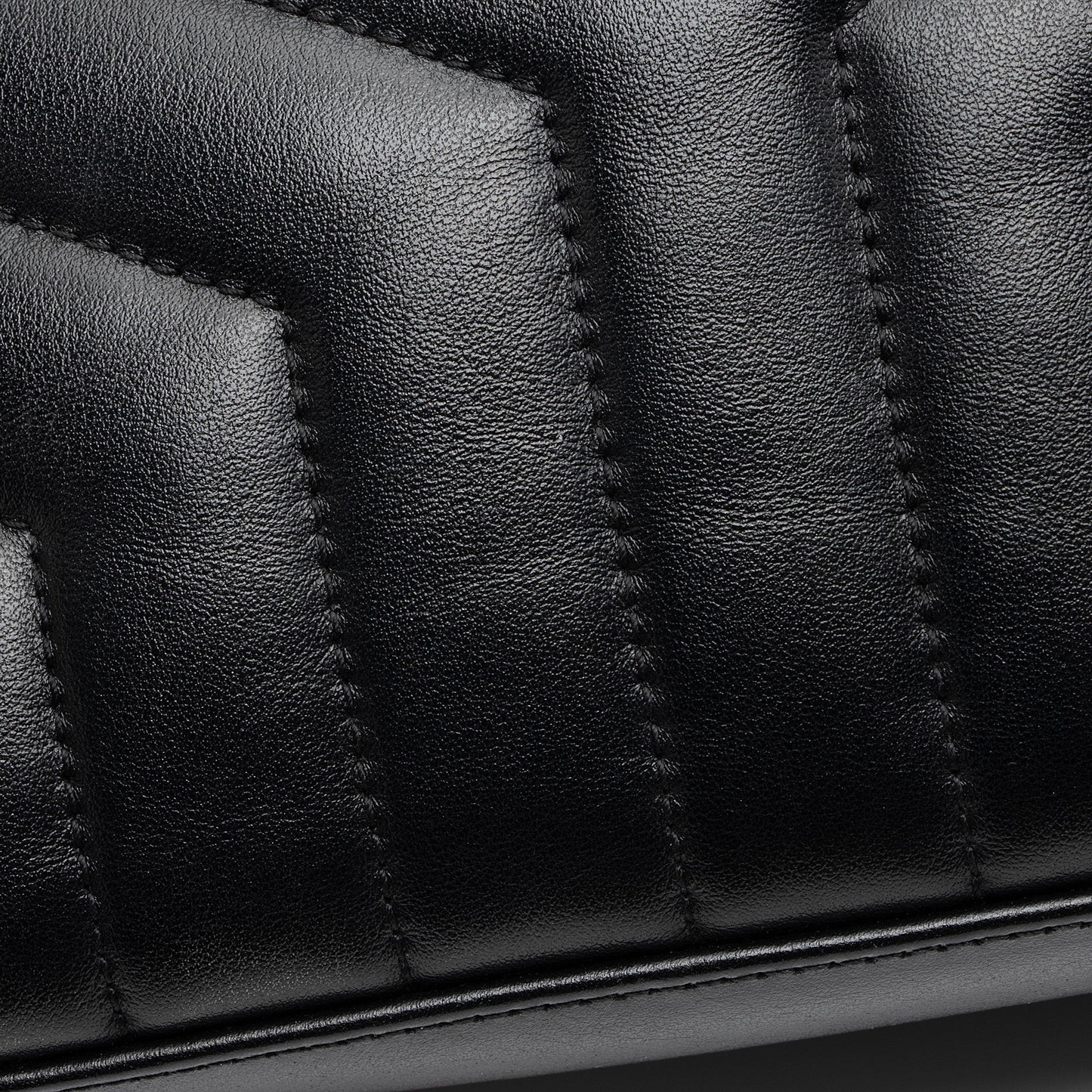 Saint Laurent Matelasse Calfskin Monogram LouLou Chain Small Crossbody (SHF-Q3tPOo)