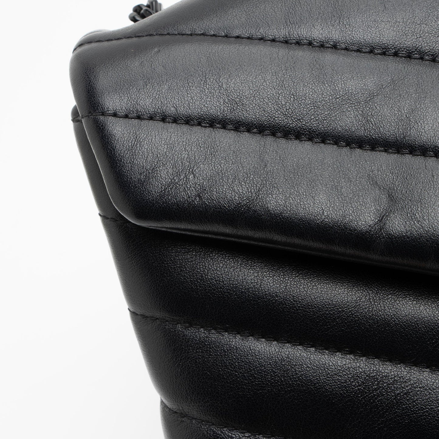 Saint Laurent Matelasse Calfskin Monogram LouLou Chain Small Crossbody (SHF-Q3tPOo)