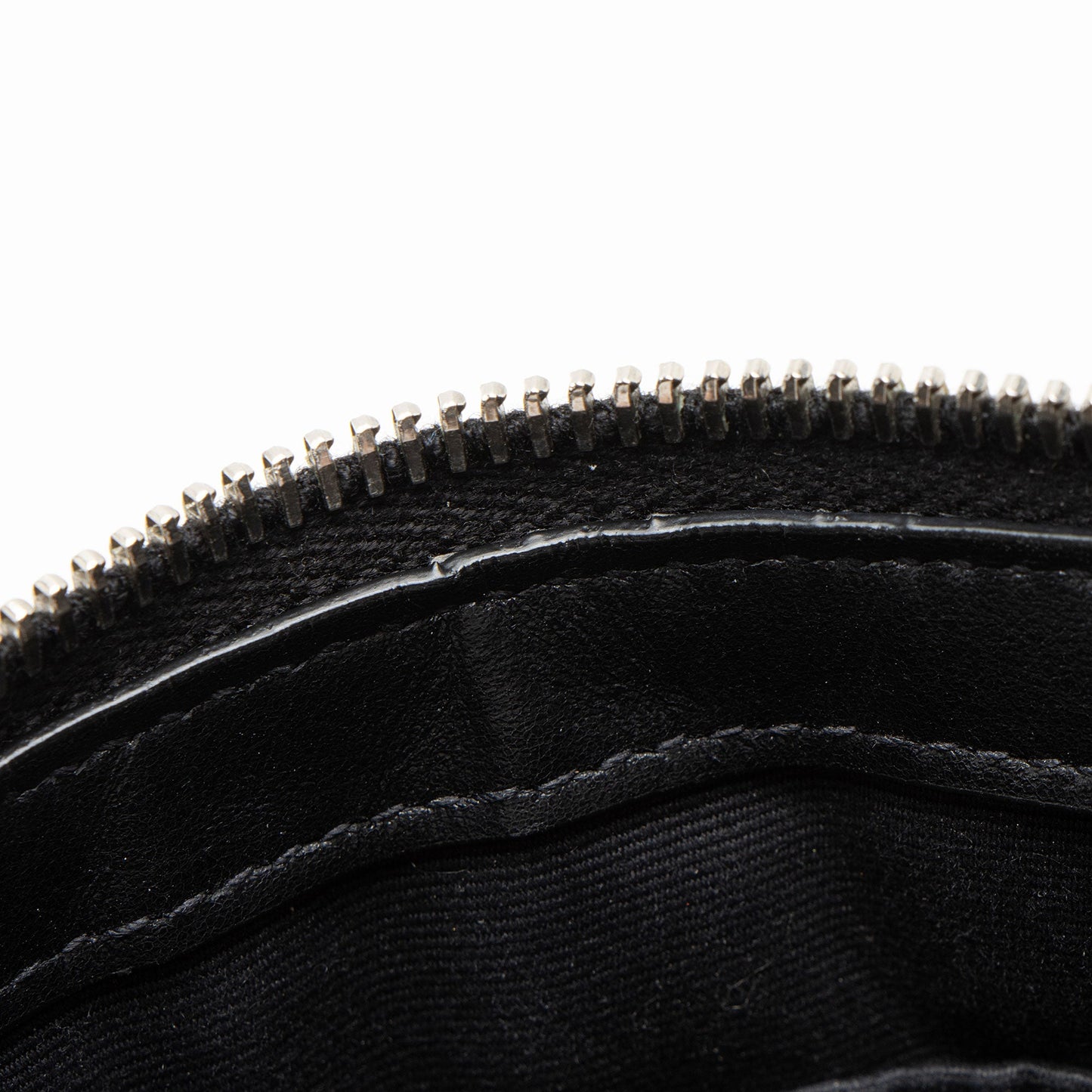 Saint Laurent Matelasse Calfskin Monogram Small Wristlet (SHF-6zoV5w)