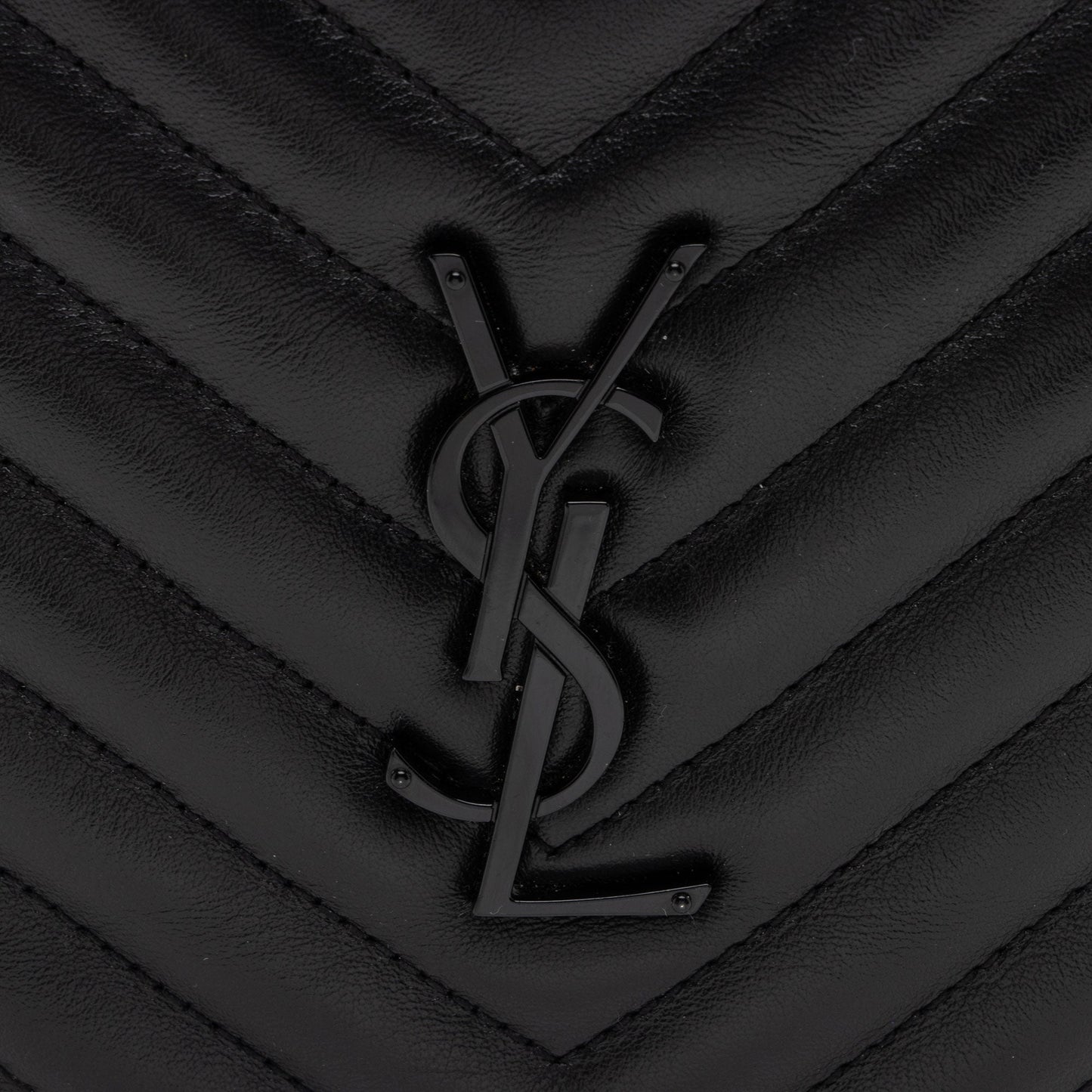 Saint Laurent Matelasse Calfskin Monogram Vinyle Round Camera Bag (SHF-TICycU)