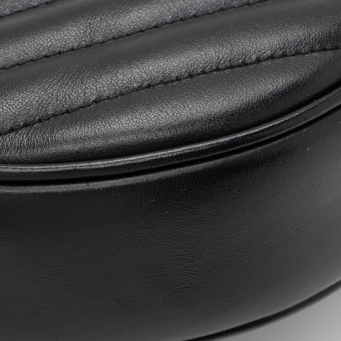 Saint Laurent Matelasse Calfskin Monogram Vinyle Round Camera Bag (SHF-TICycU)