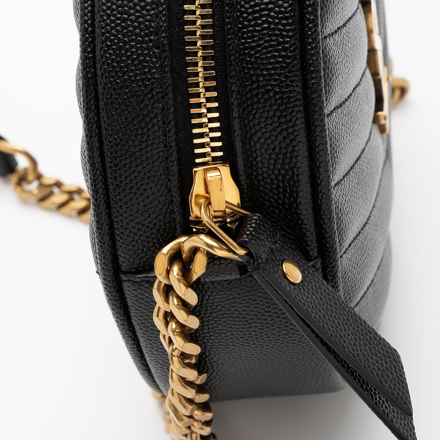 Saint Laurent Matelasse Calfskin Monogram Vinyle Round Camera Bag (SHF-uS4MX2)