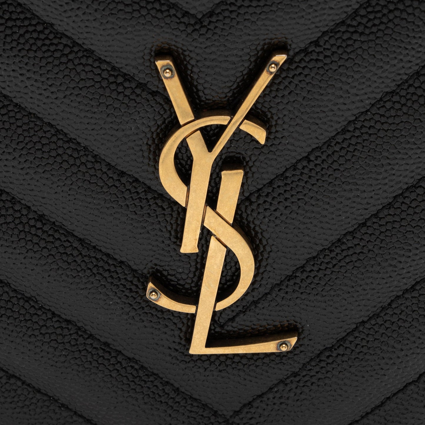 Saint Laurent Matelasse Calfskin Monogram Vinyle Round Camera Bag (SHF-uS4MX2)
