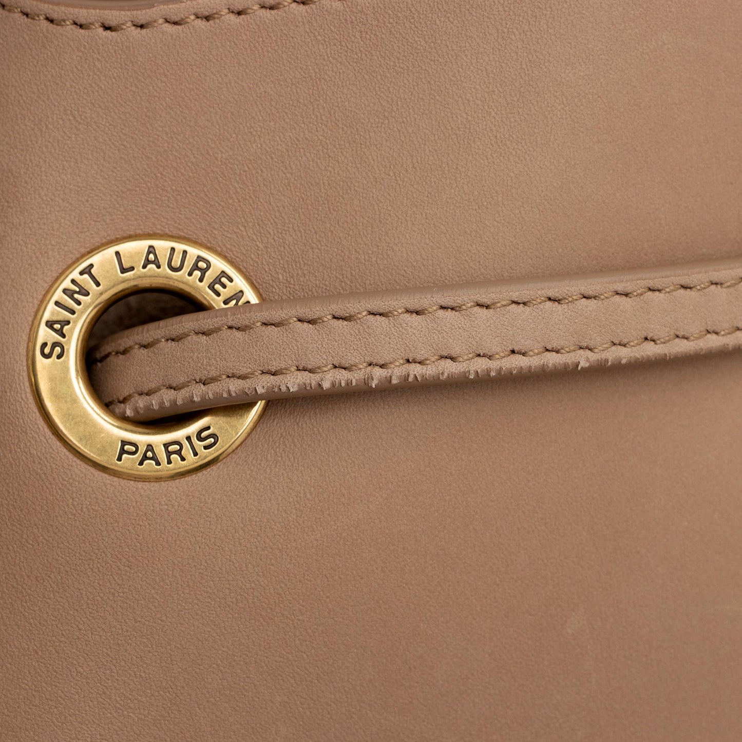 Saint Laurent Smooth Calfskin Paris VII Flat Medium Hobo (SHF-cypHQU)