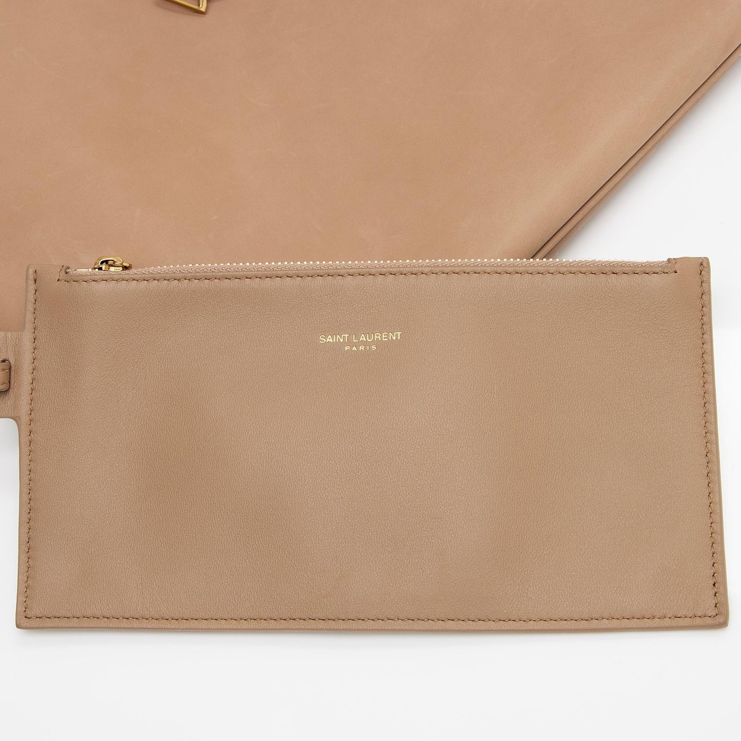 Saint Laurent Smooth Calfskin Paris VII Flat Medium Hobo (SHF-cypHQU)