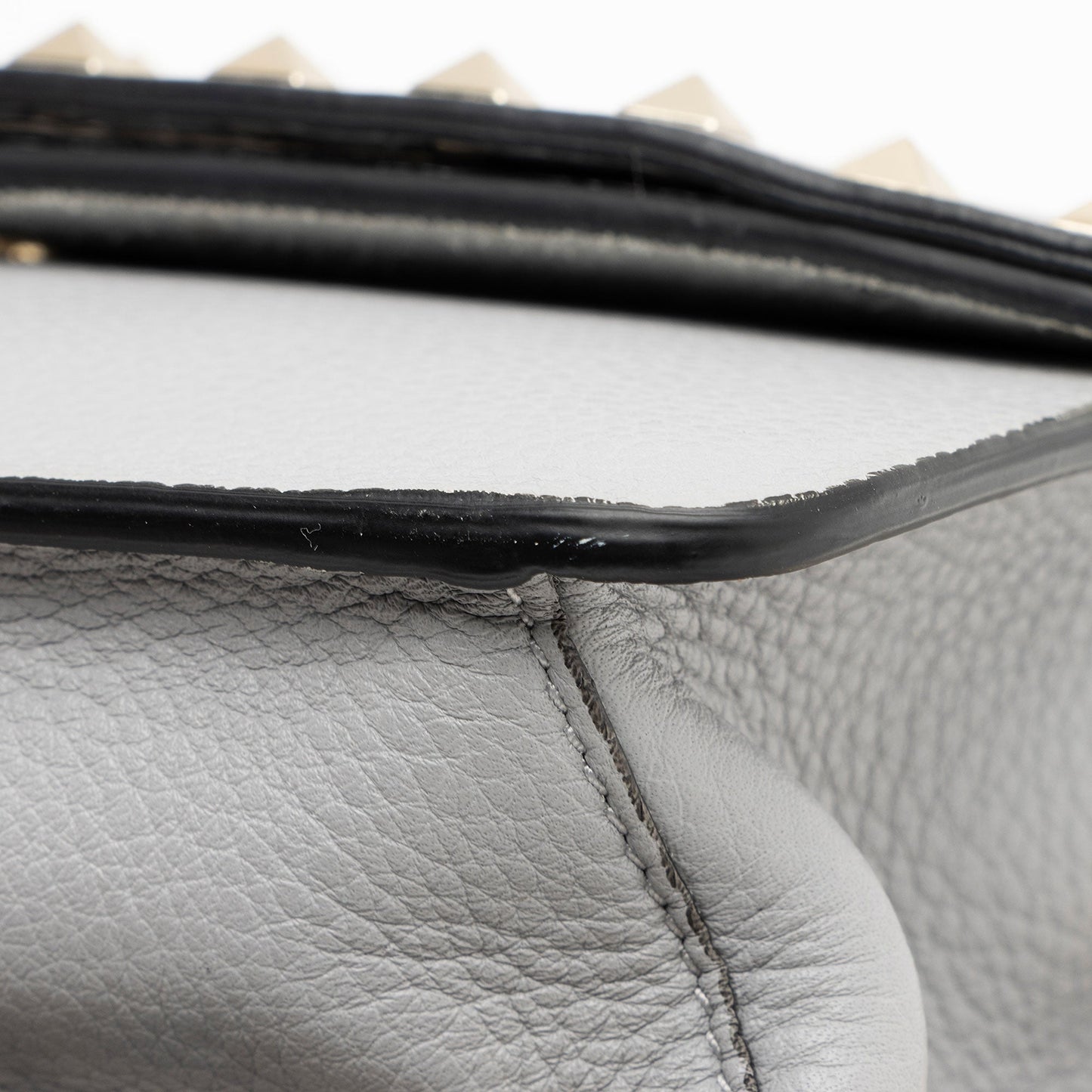 Valentino Grainy Calfskin Rockstud Flap Side Slip Crossbody (SHF-goZOPK)