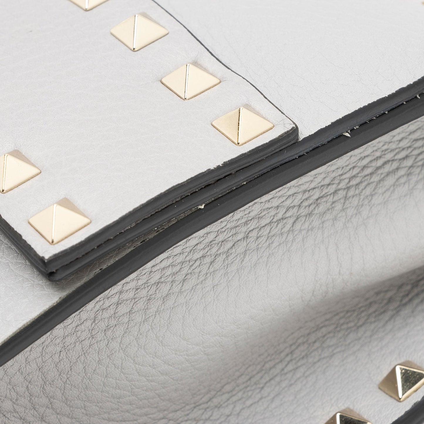 Valentino Grainy Calfskin Rockstud Flap Side Slip Crossbody (SHF-goZOPK)