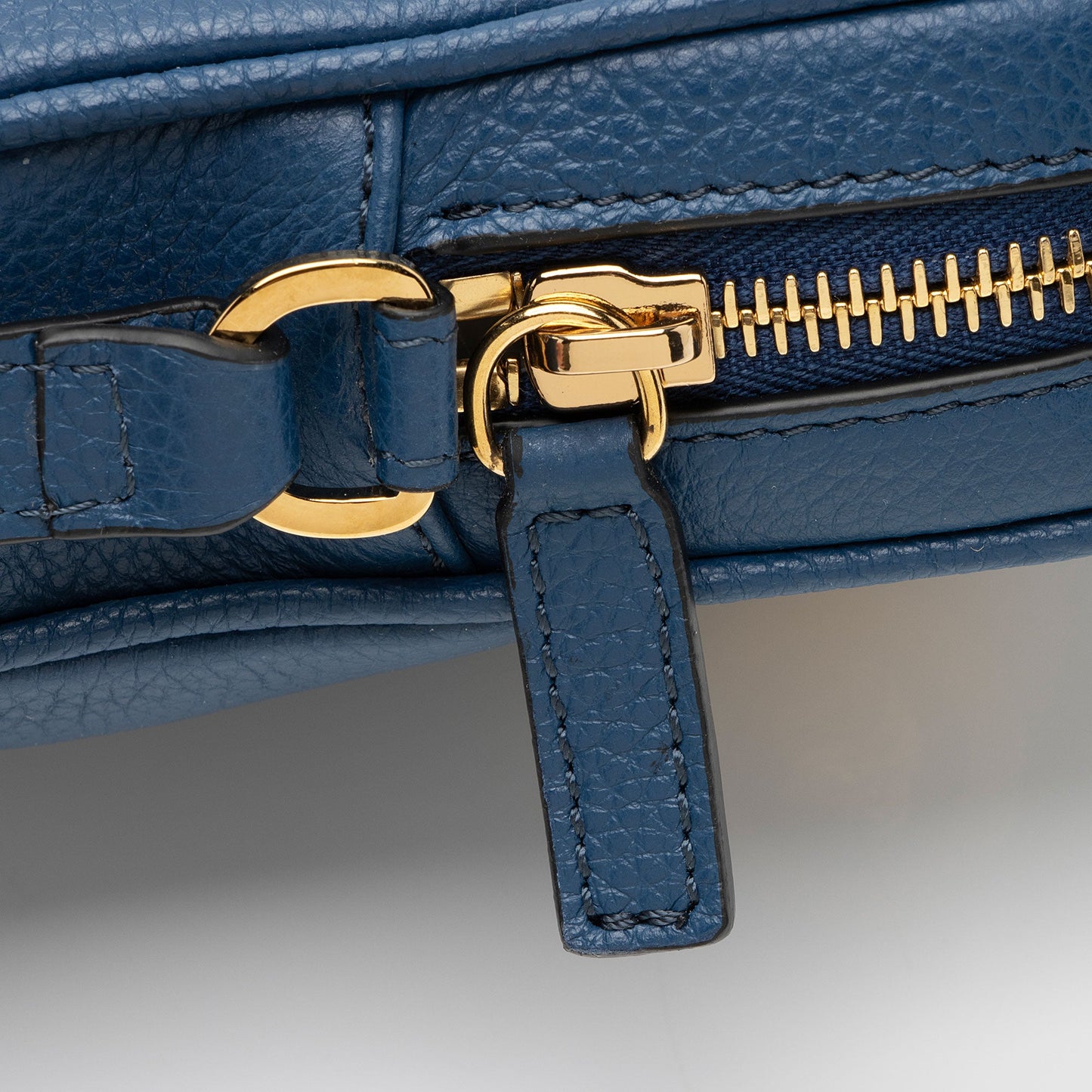 Versace Calfskin Medusa Tribute Small Crossbody Bag (SHF-uF10gl)