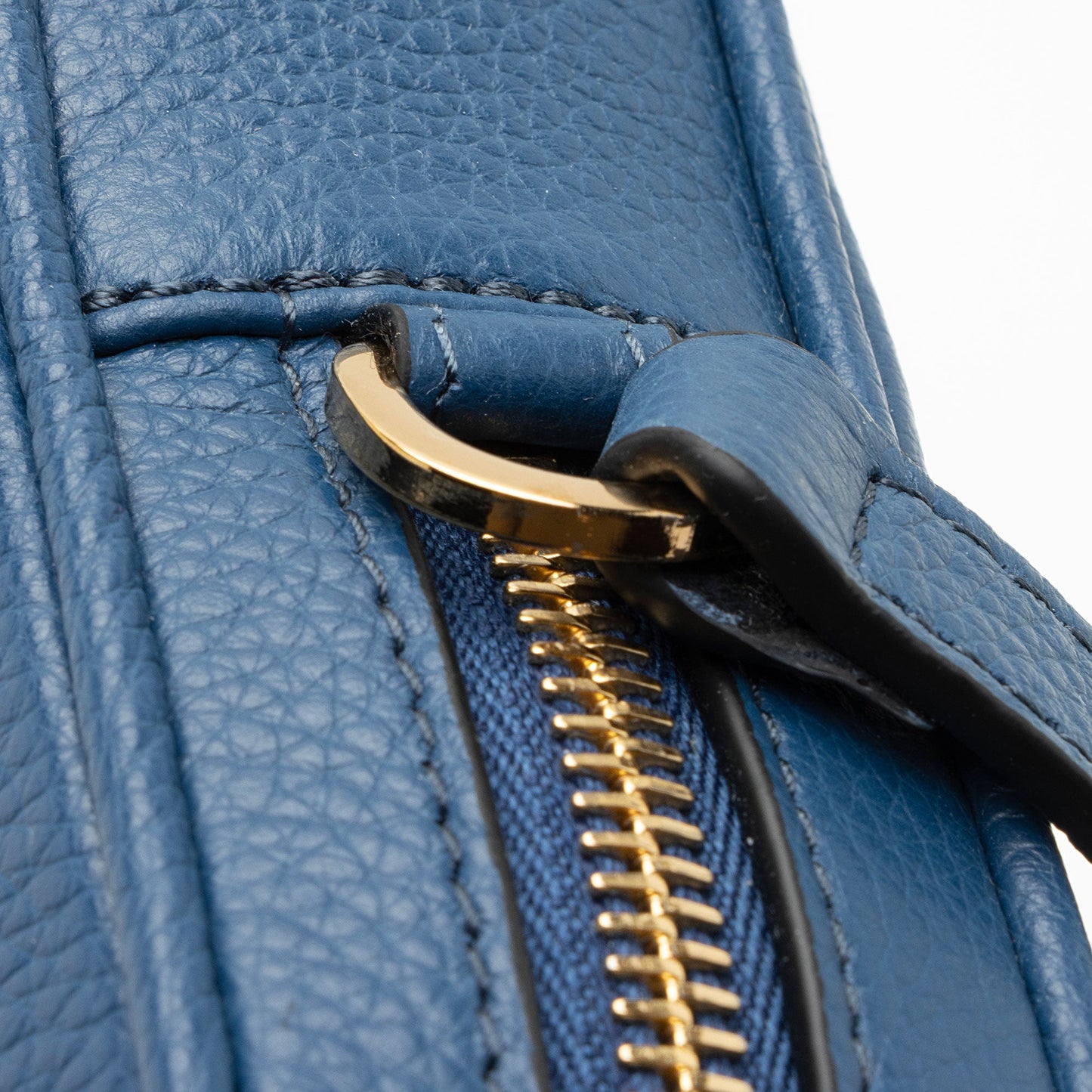 Versace Calfskin Medusa Tribute Small Crossbody Bag (SHF-uF10gl)