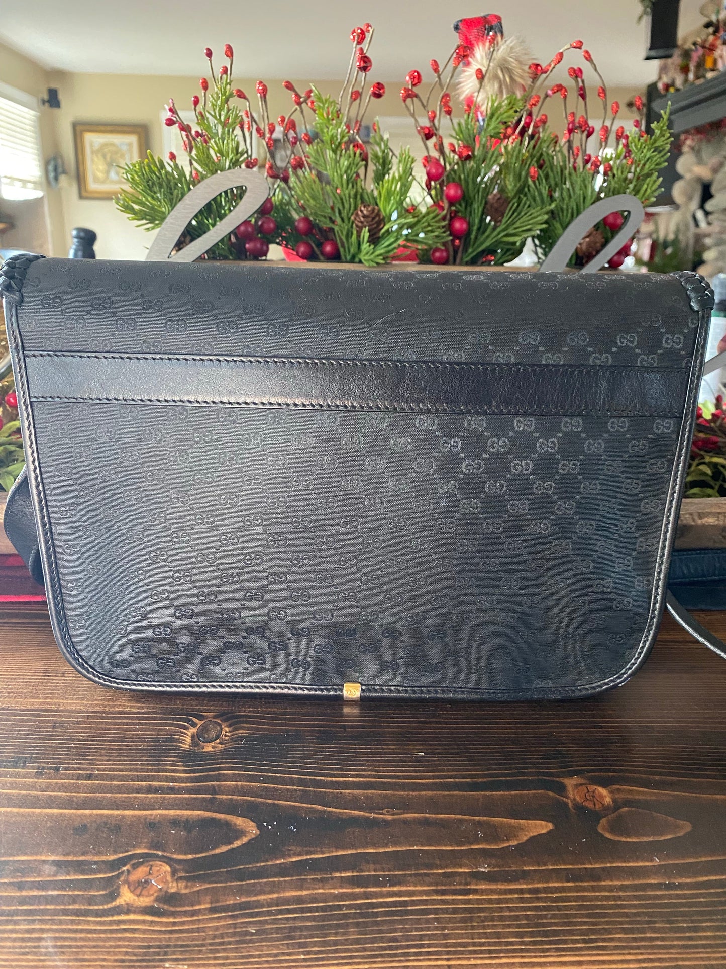The Swift Crossbody -Orvis bags Micro GG in Black