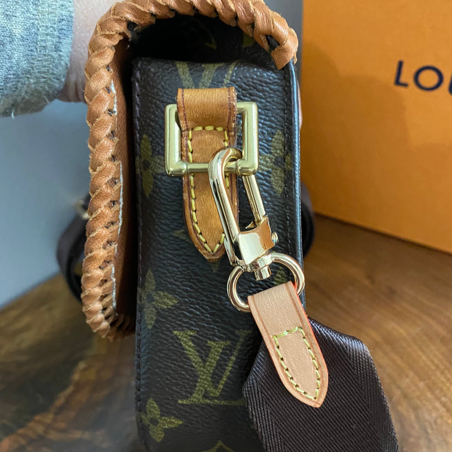 The Swift -Orvis bags Monogram in Tan Crossbody