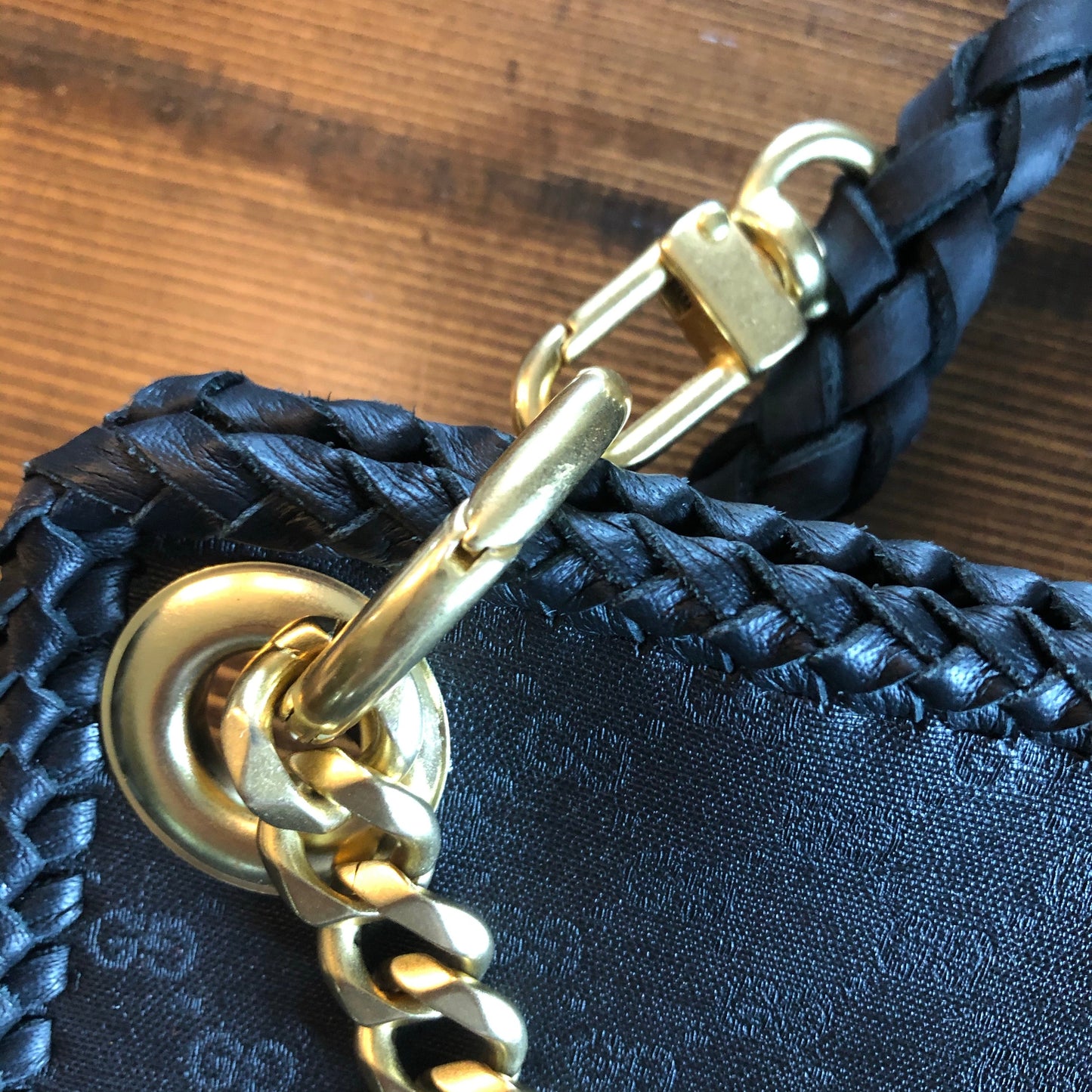 The XL Nuthatch - BlackOrvis bags Micro GG Crossbody