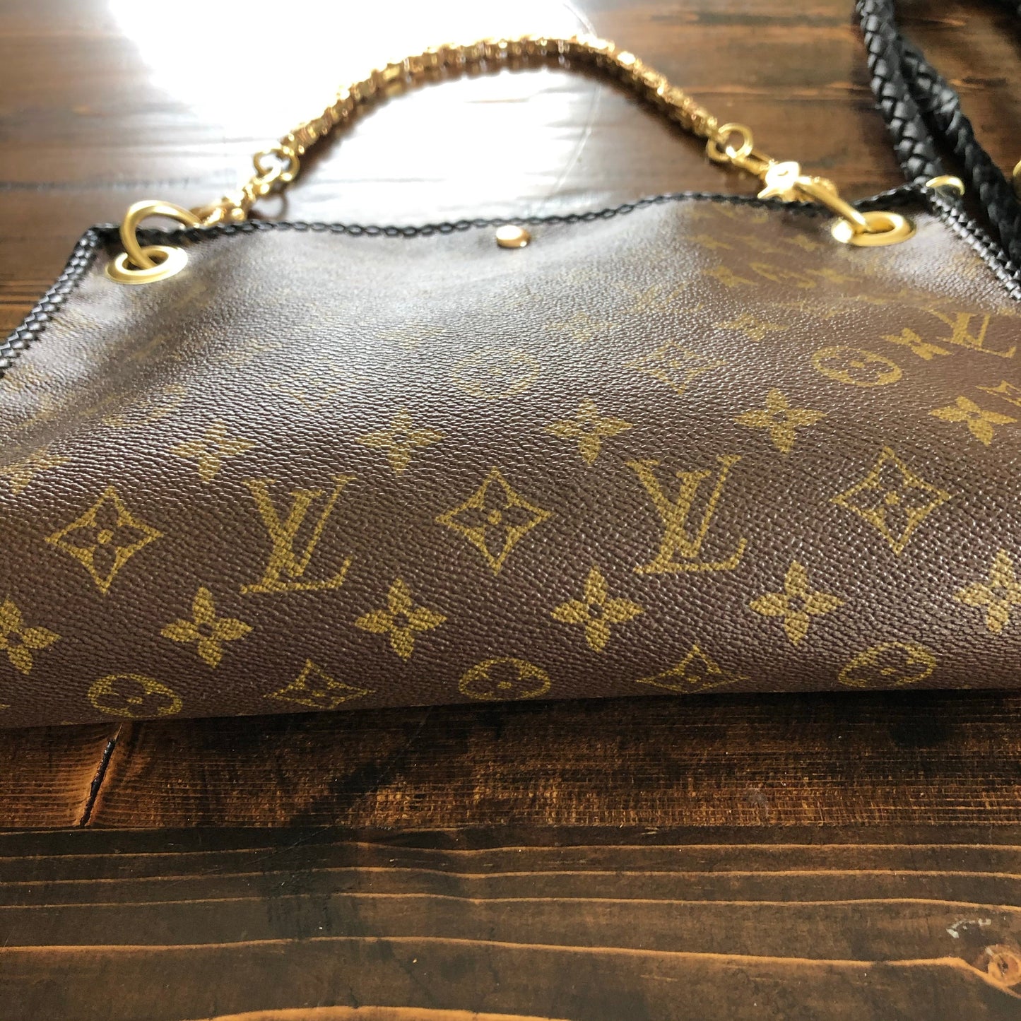 The Swan -Orvis bags Monogram in Black Crossbody