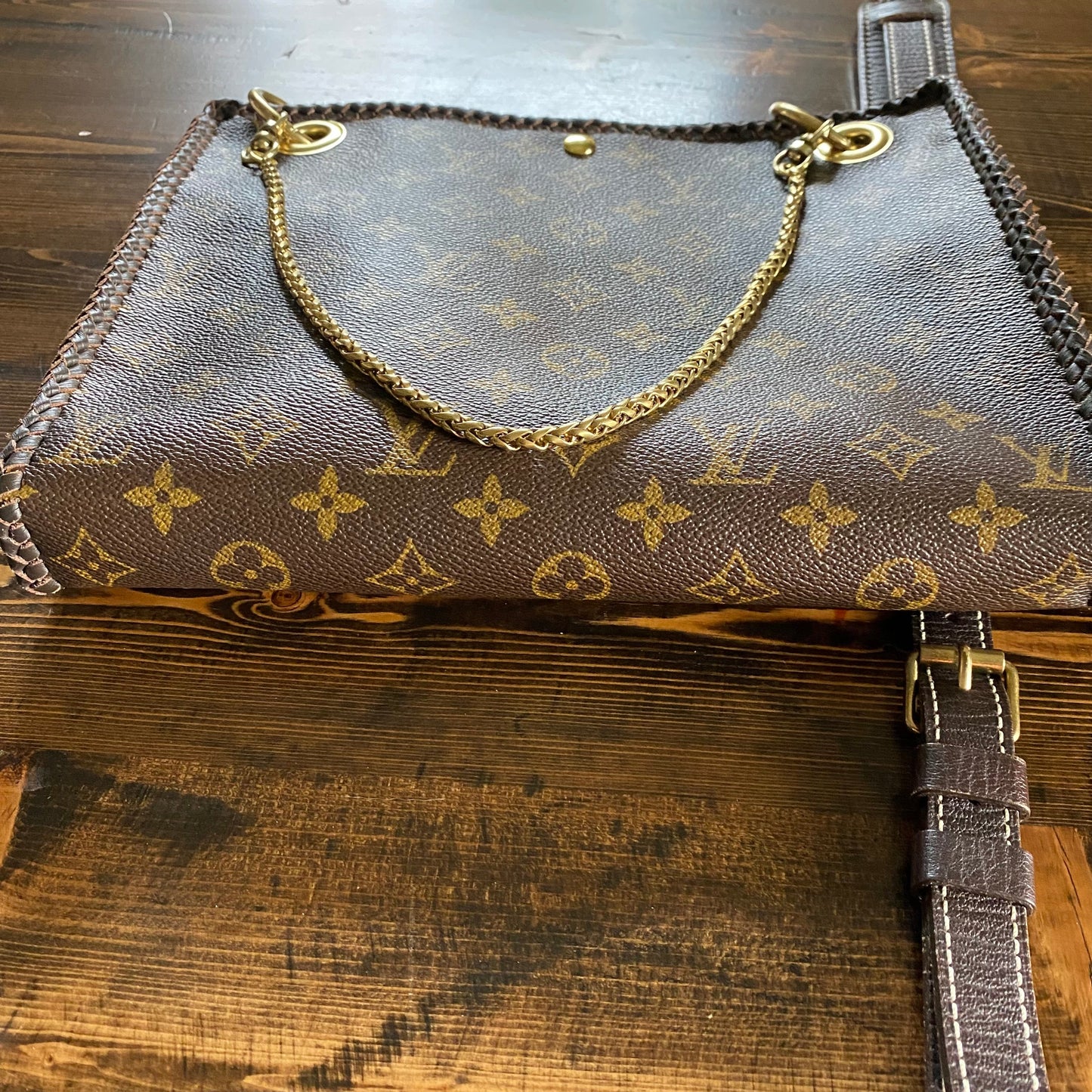 The Swan -Orvis bags Monogram Crossbody