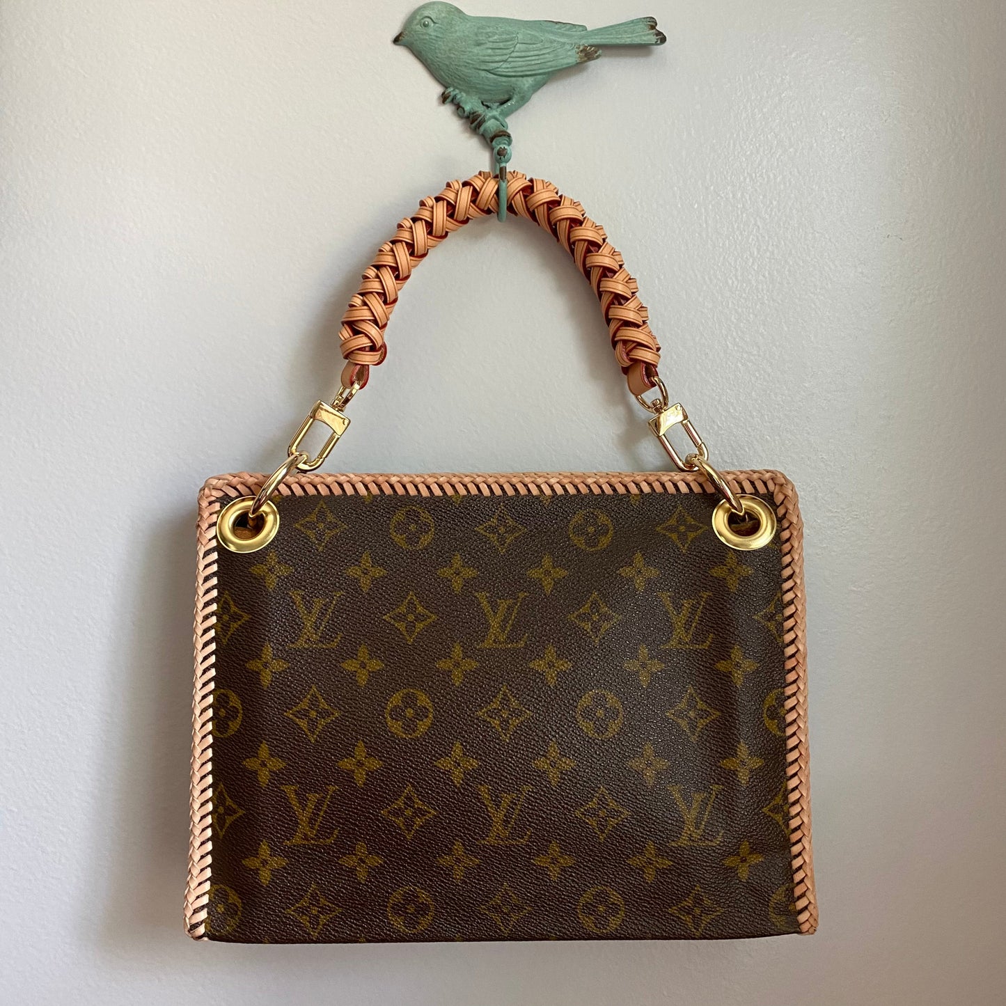 The Swan -Orvis bags Monogram in Vachetta Crossbody