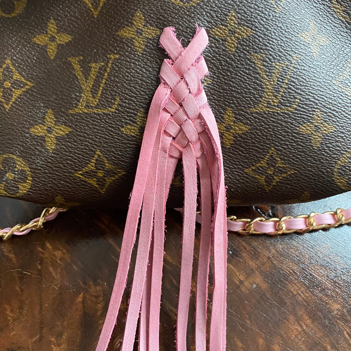 The Junco Crossbody Bag -Orvis bags Monogram in Pink Fringe