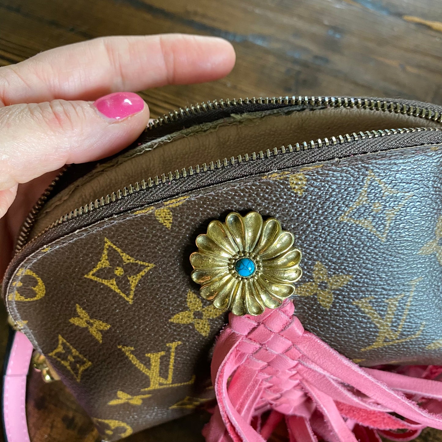 The Junco -Orvis bags Monogram in Pink Flower Crossbody Bag