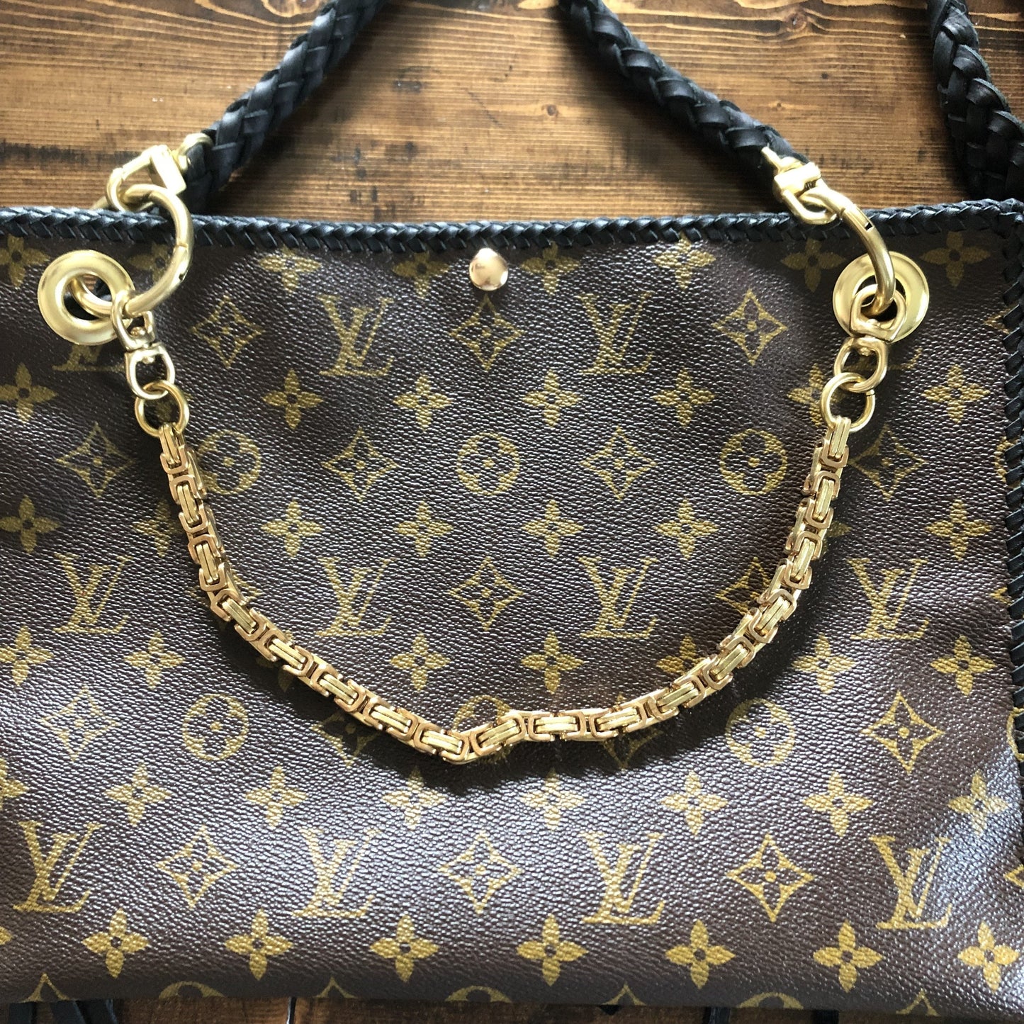 The XL Nuthatch -Orvis bags Monogram in Black Crossbody