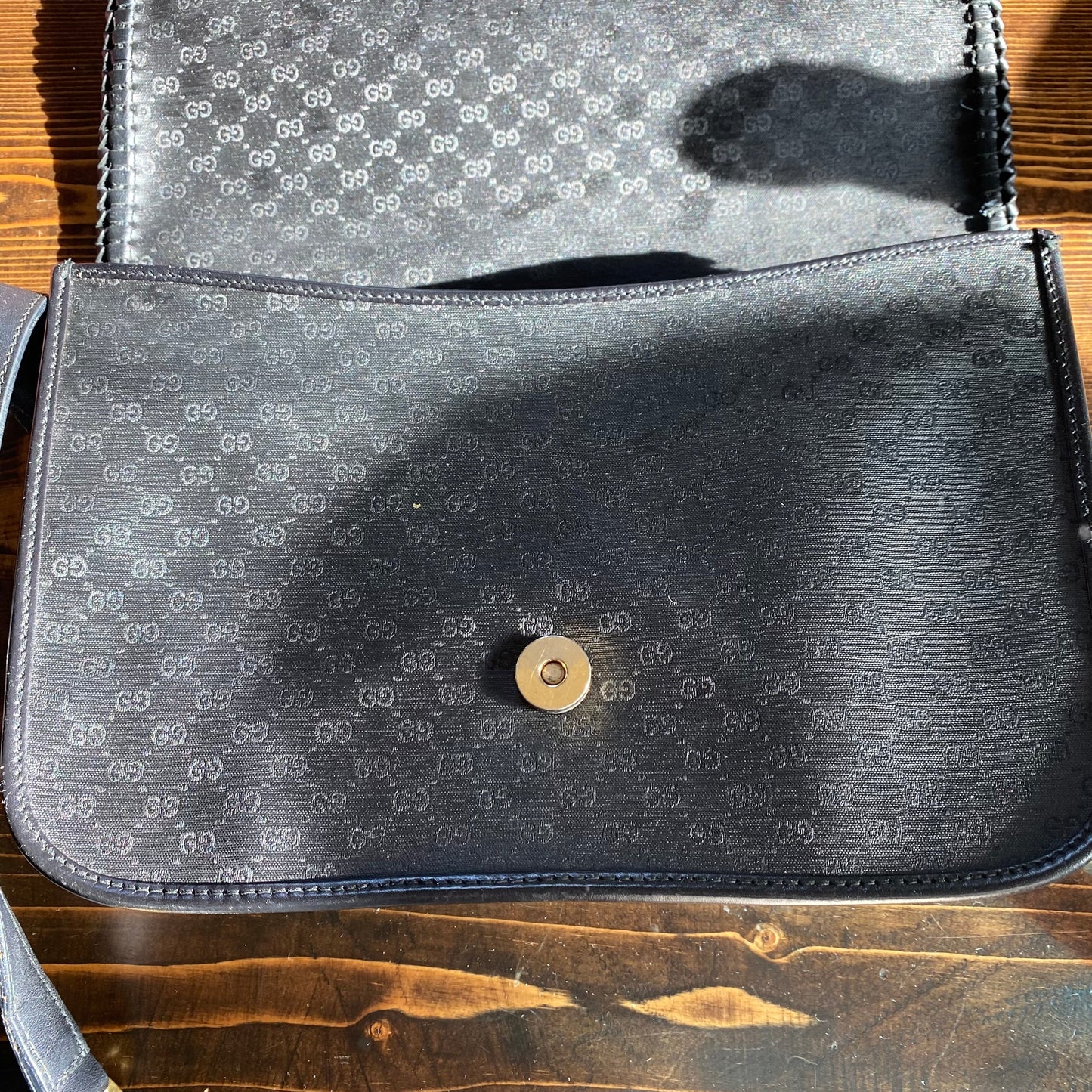 The Swift Crossbody -Orvis bags Micro GG in Black