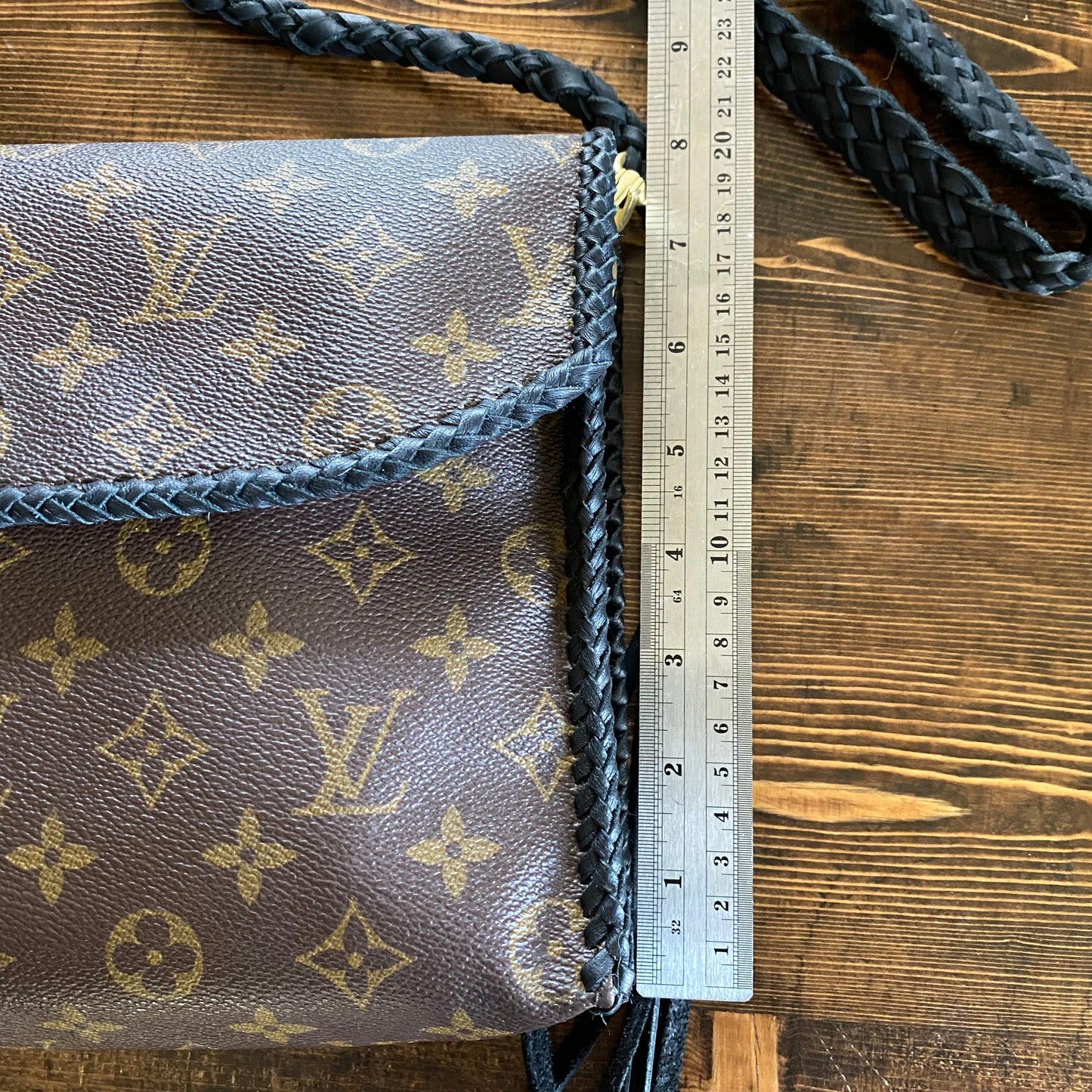 The Swan Messenger -Orvis bags Monogram in Black Crossbody