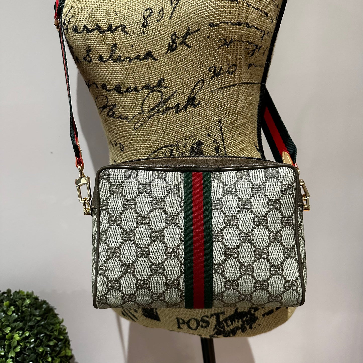 The Junco - BrownOrvis bags GG Crossbody