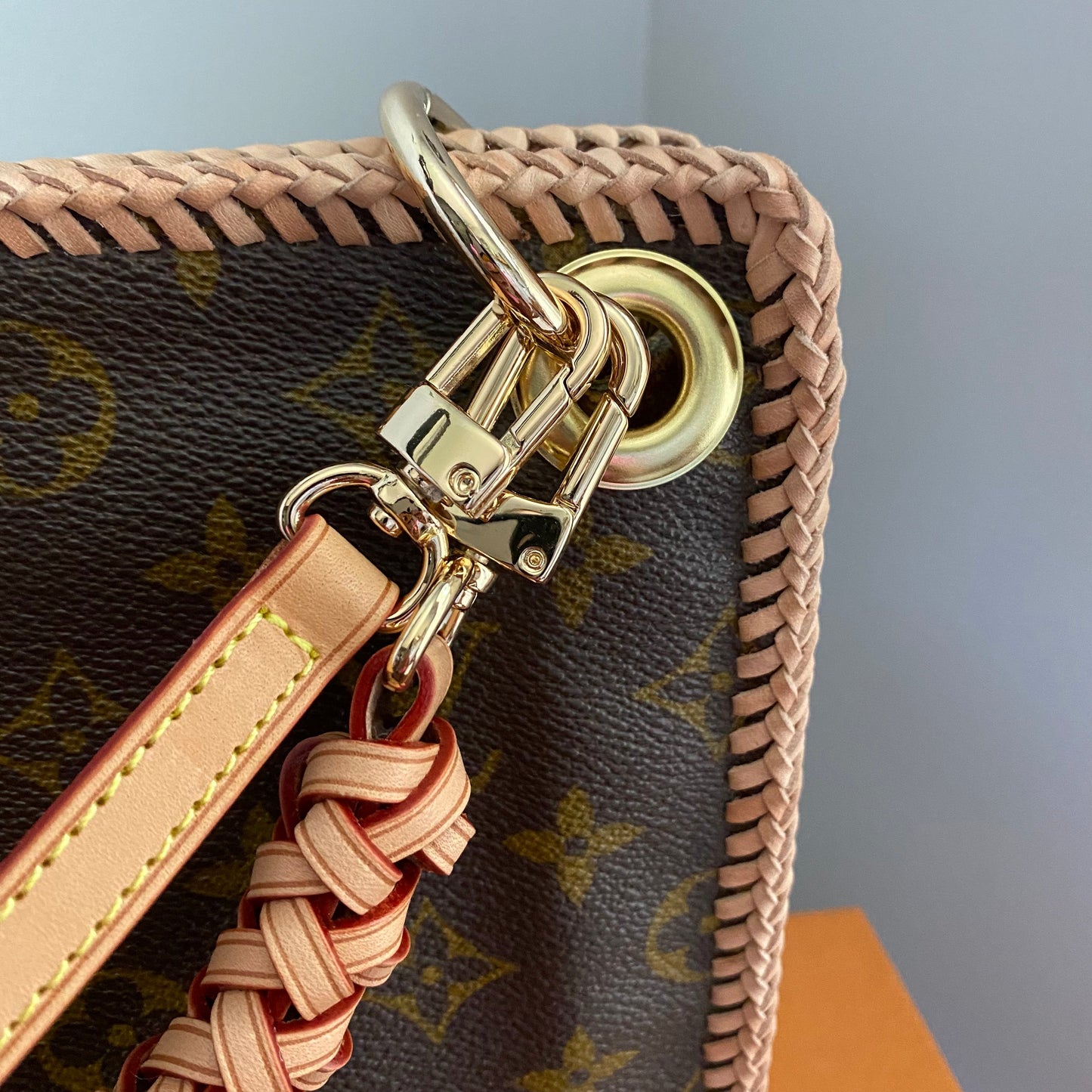 The Swan -Orvis bags Monogram in Vachetta Crossbody