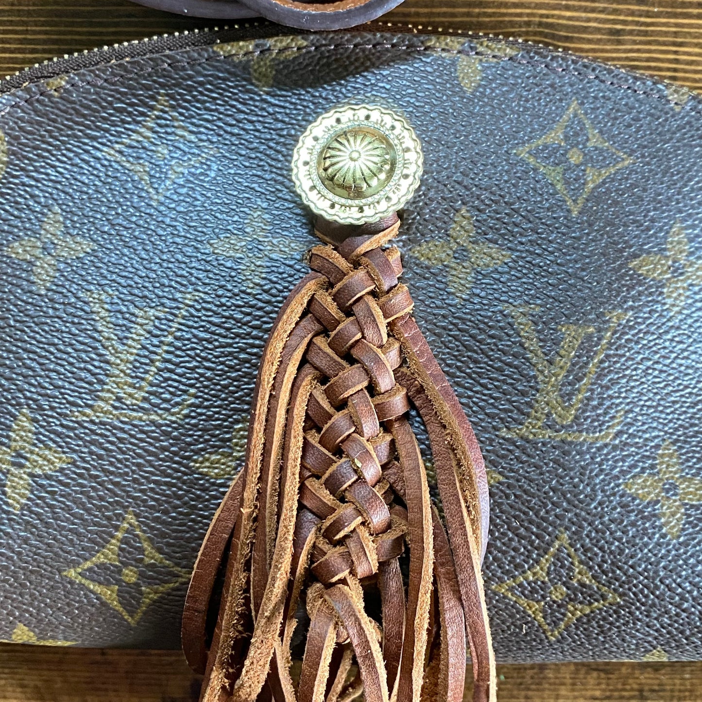 The Junco -Orvis bags Monogram in Brown Crossbody Bag
