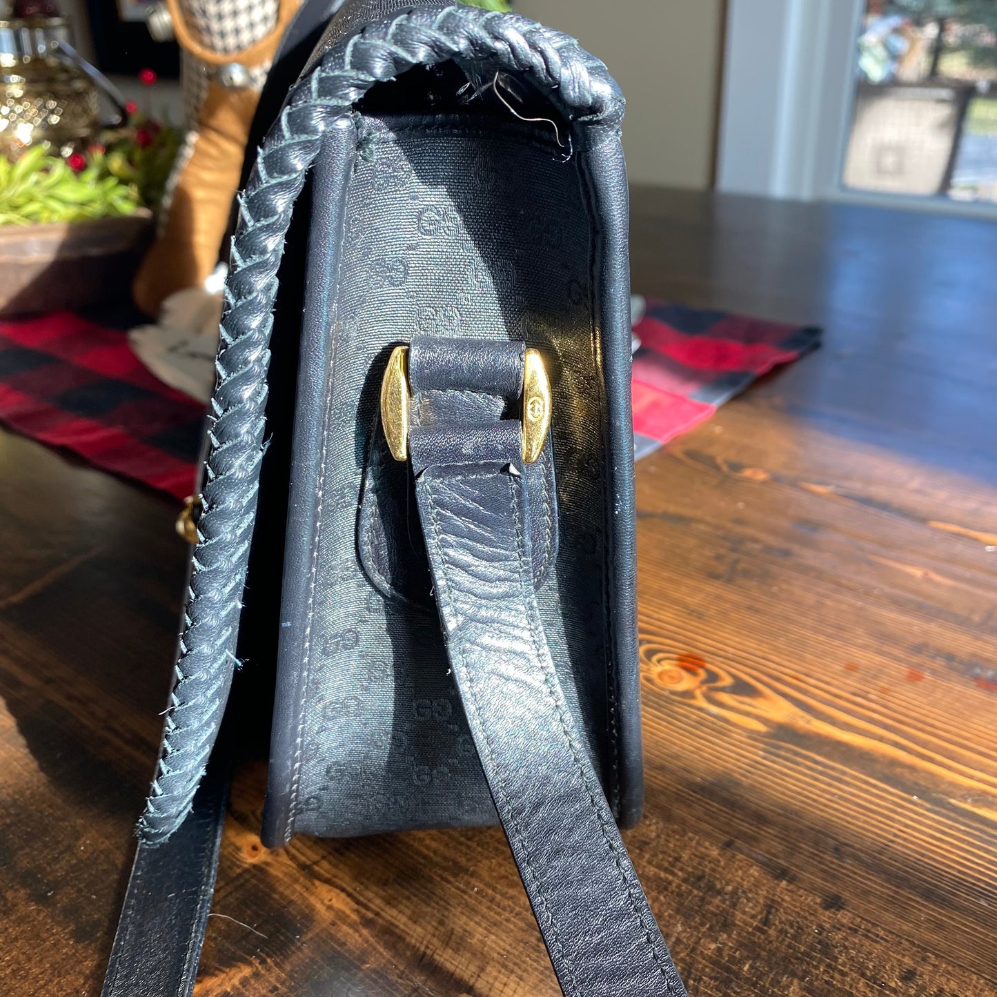 The Swift Crossbody -Orvis bags Micro GG in Black