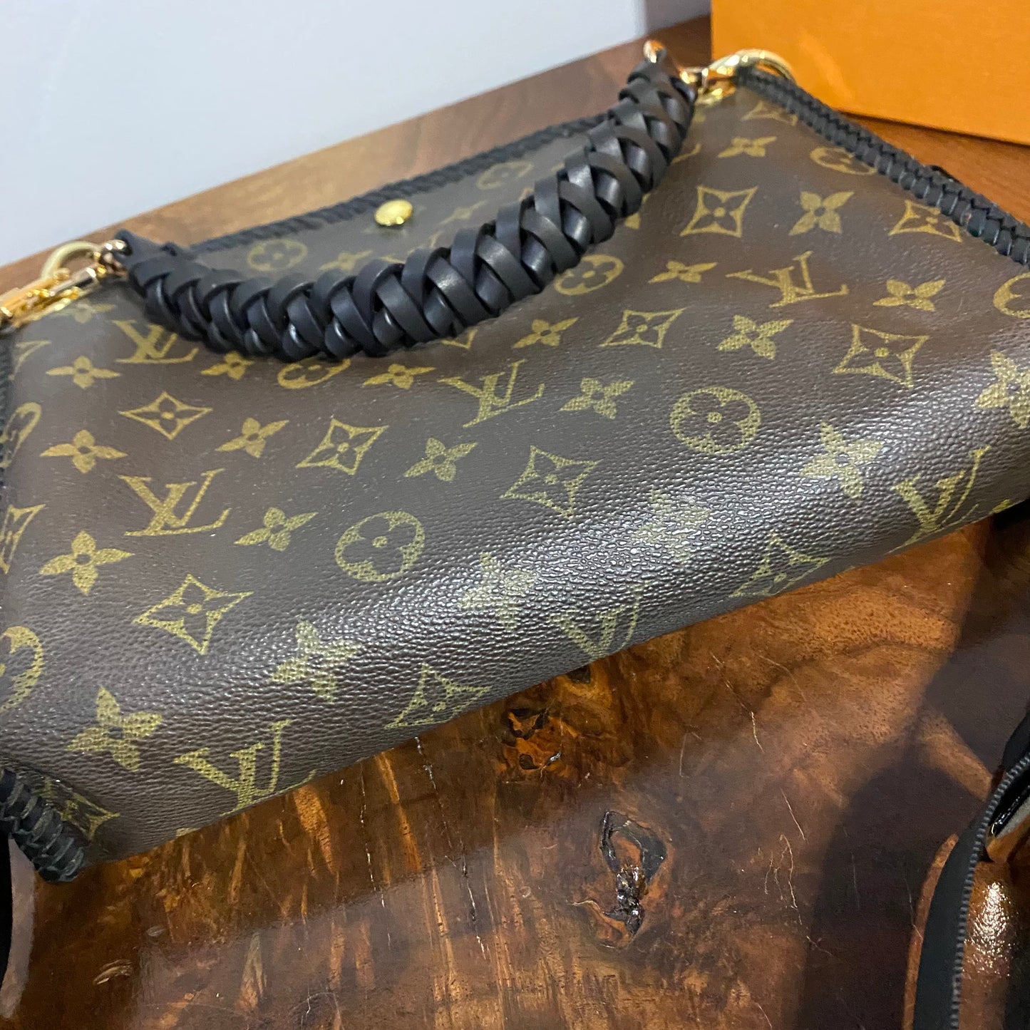 The Swan -Orvis bags Monogram in Black Crossbody