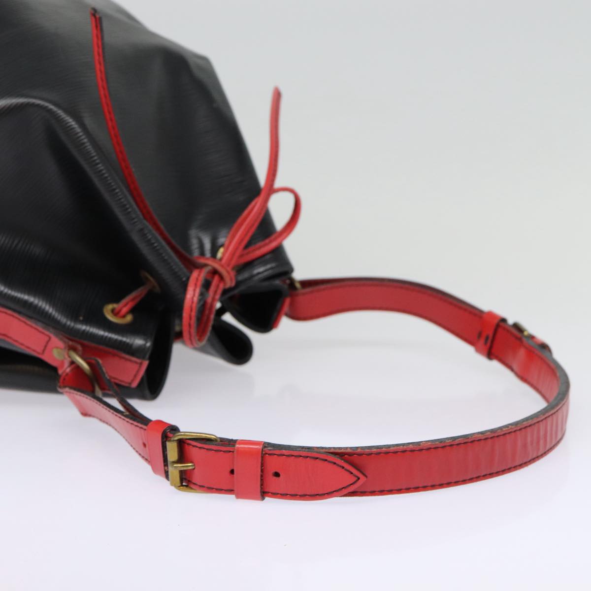 Louis Vuitton Noe Black Leather Shoulder Bag