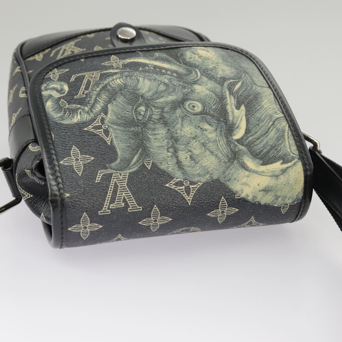 Louis Vuitton Messenger Navy Canvas Shoulder Bag