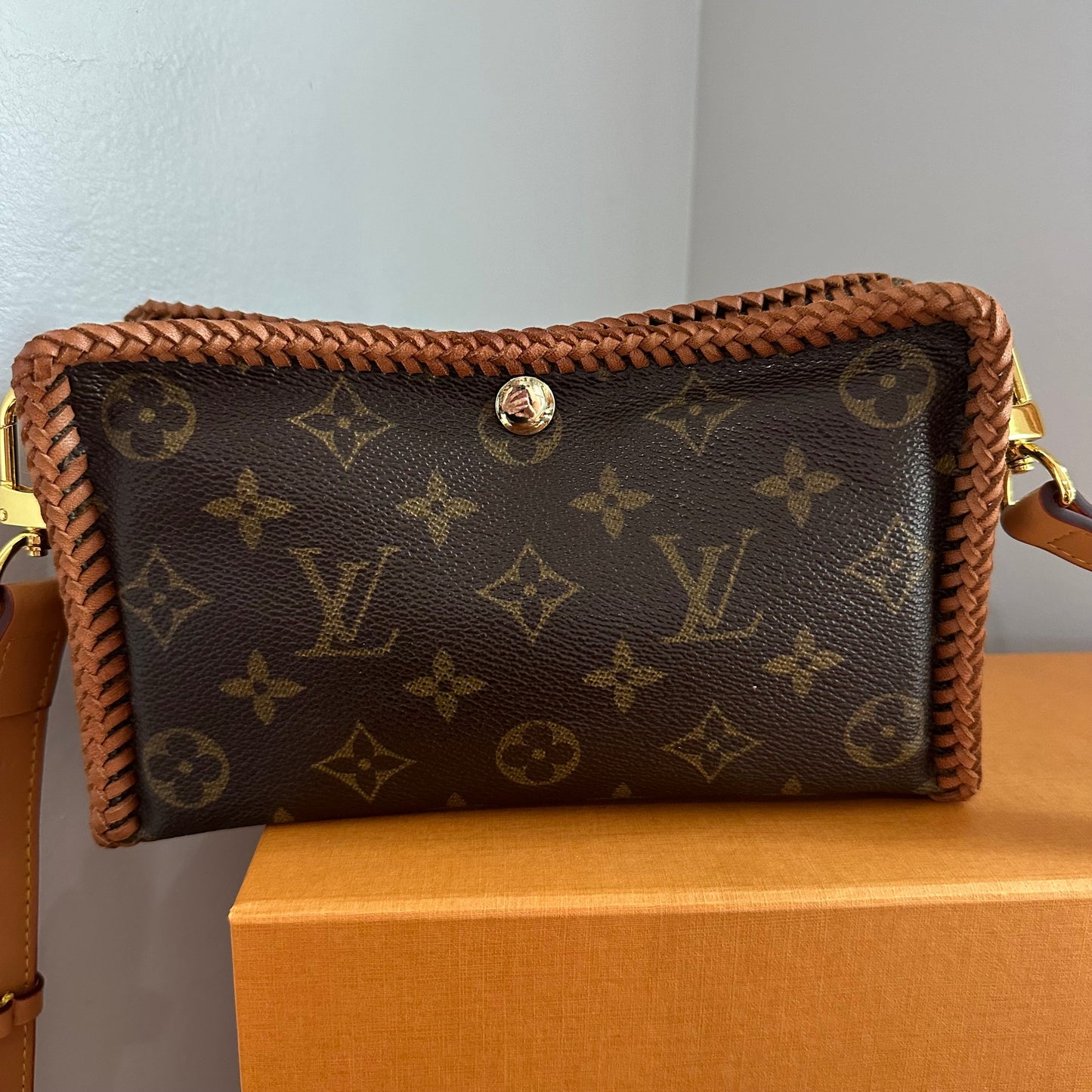The Cygnet Crossbody -Orvis bags LV Monogram in Vachetta