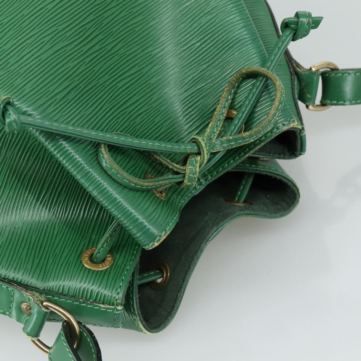 Louis Vuitton Petit Noé Green Leather Shoulder Bag