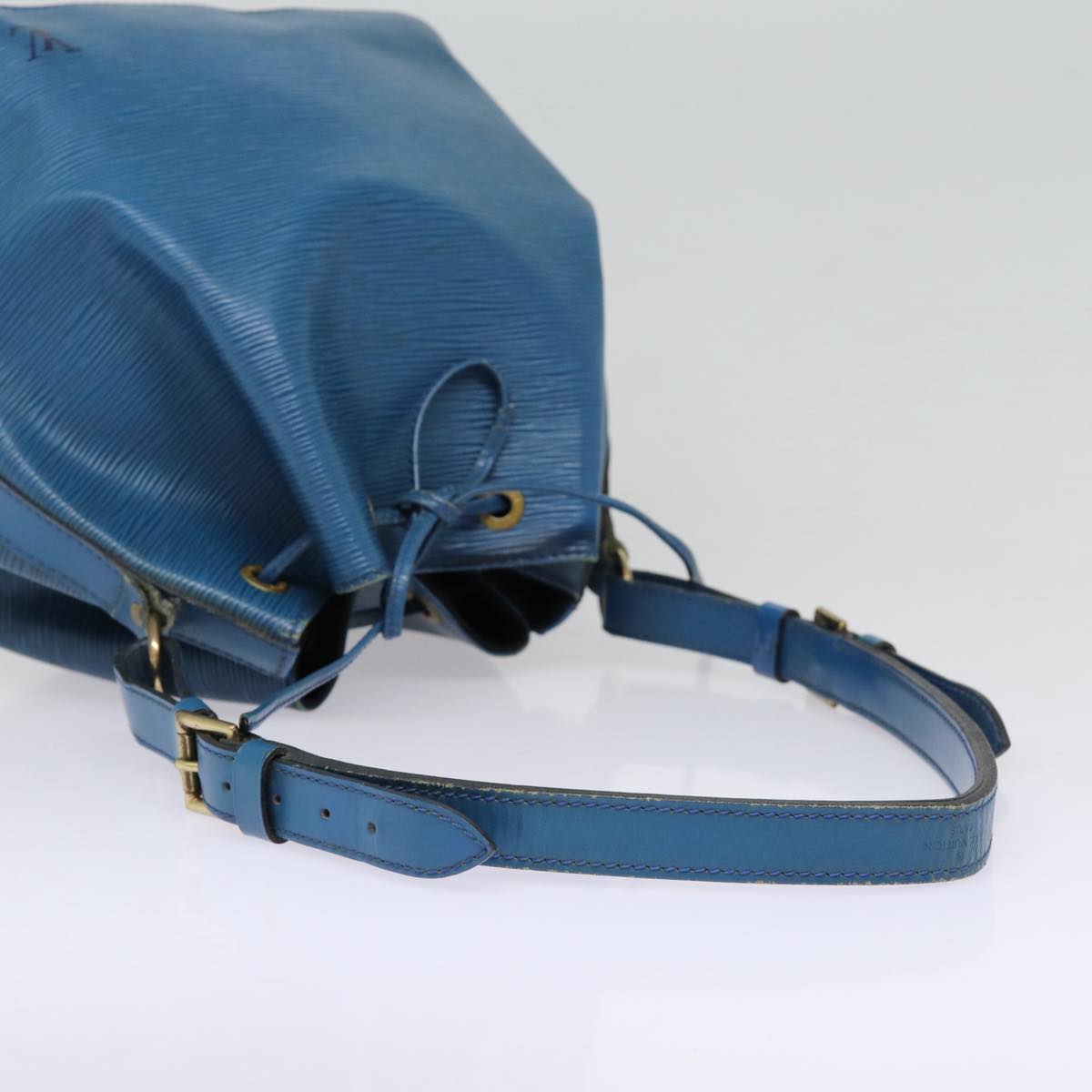 Louis Vuitton Noé Blue Leather Shoulder Bag