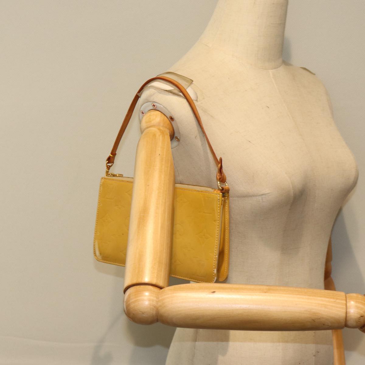 Louis Vuitton Lexington Beige Patent Leather Clutch Bag