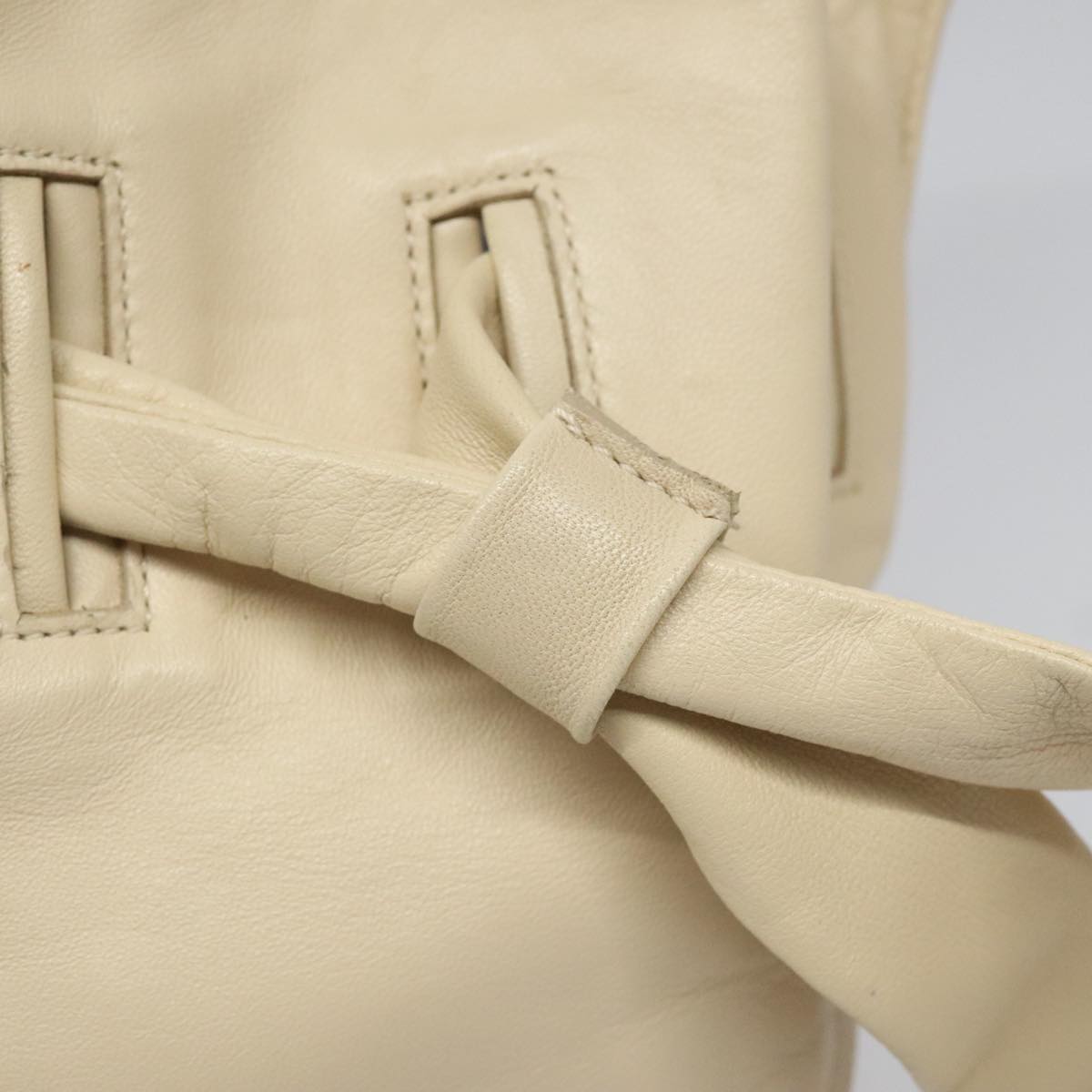 Gucci Drawstring Beige Leather Shoulder Bag