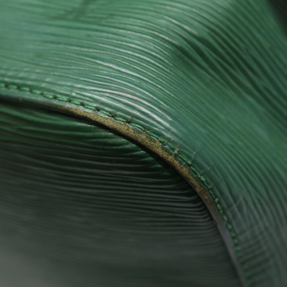 Louis Vuitton Noé Green Leather Shoulder Bag