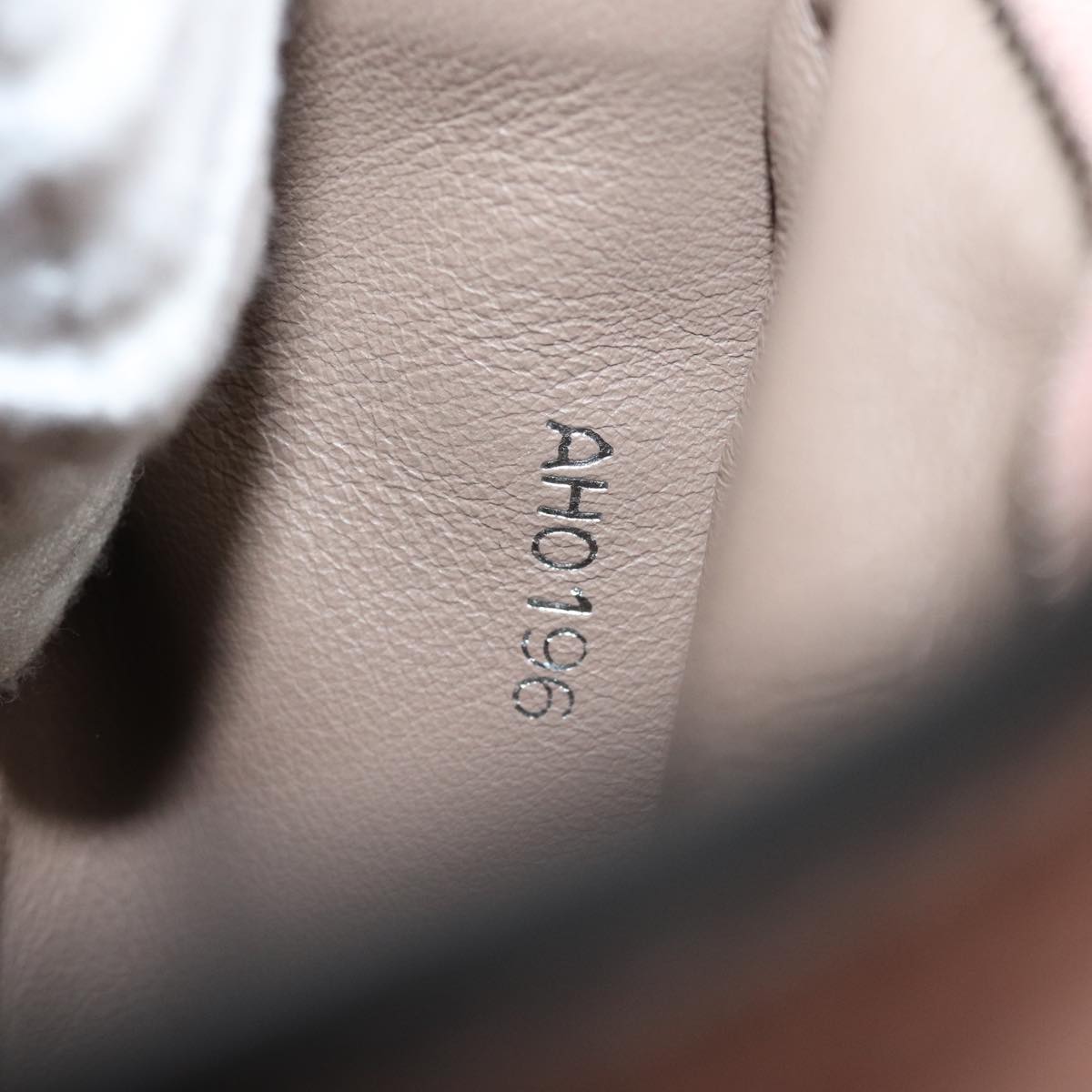 Louis Vuitton Capucines Pink Leather Handbag