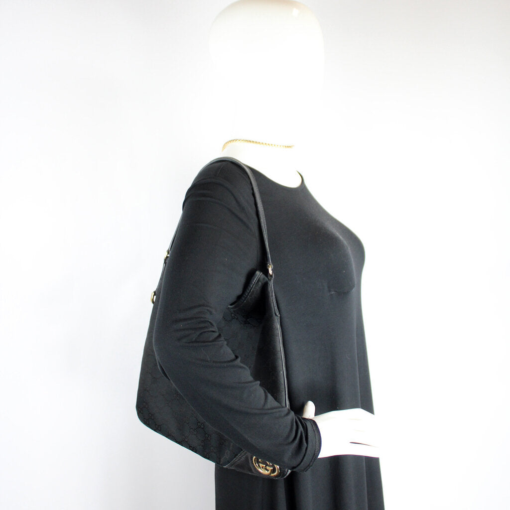 169947 Britt Shoulder Bag