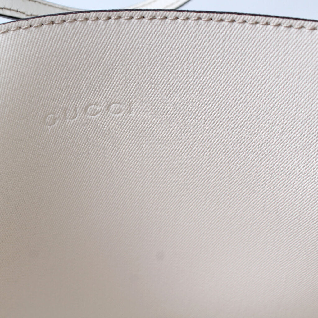 368569 GG Supreme Medium Tote