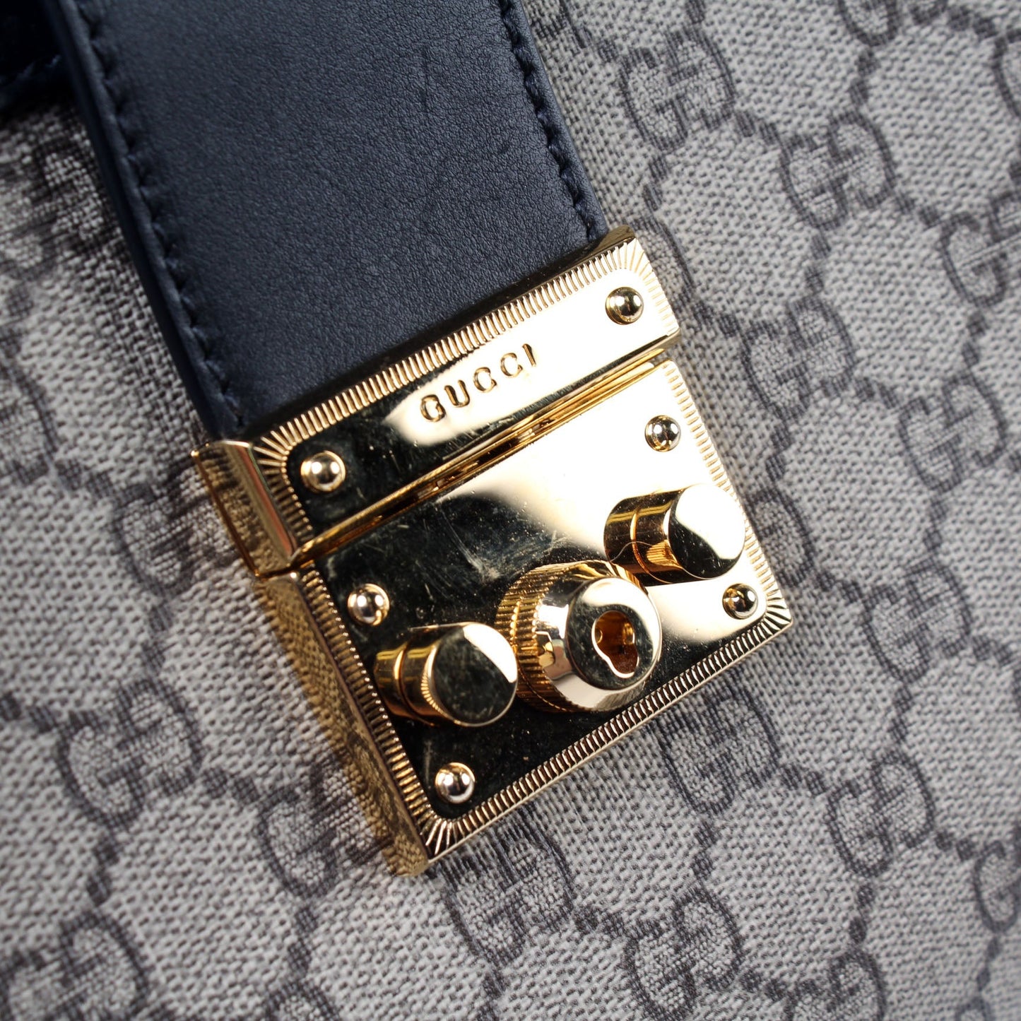 479197 Padlock GG Shoulder Medium