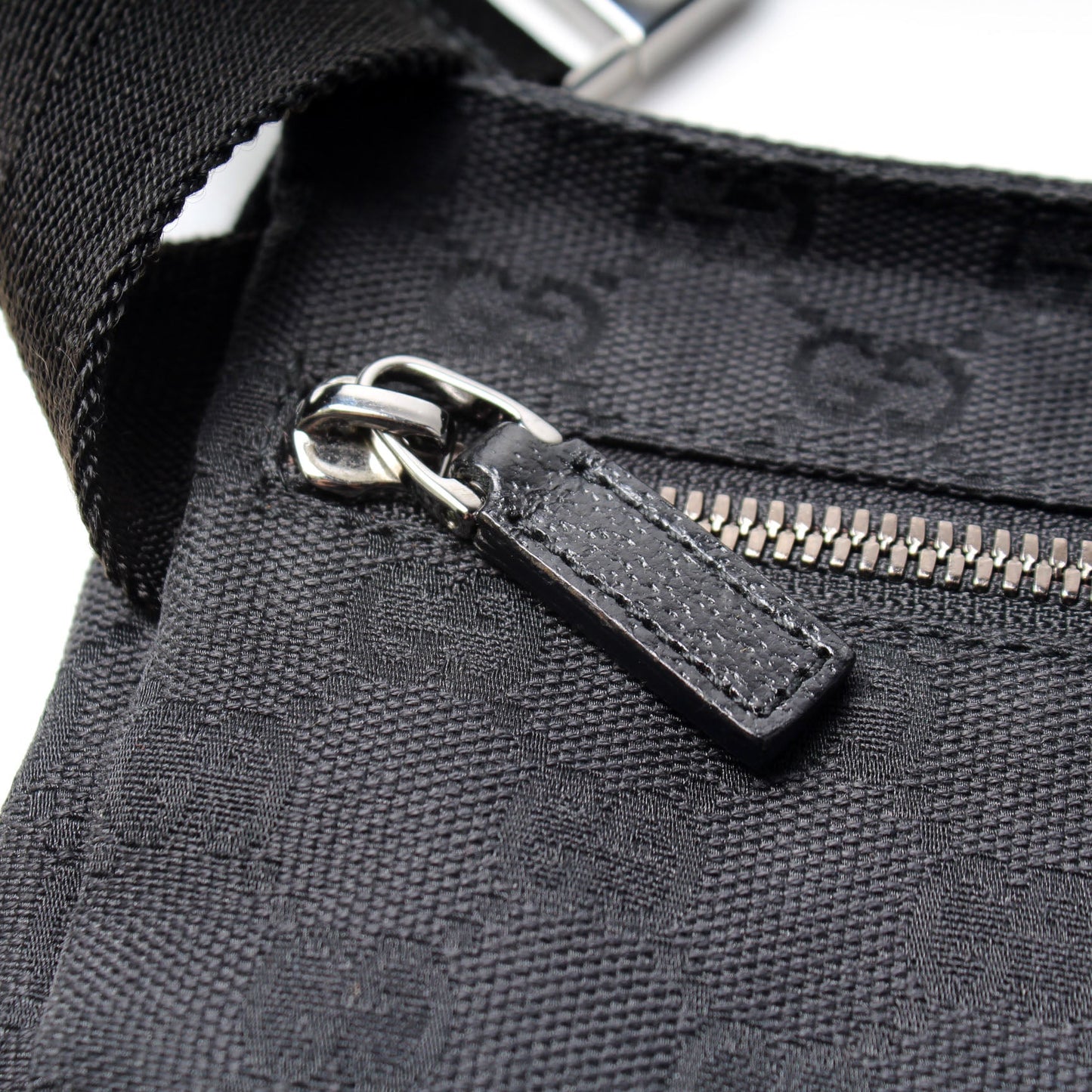 28566 GG Canvas Waist Bag
