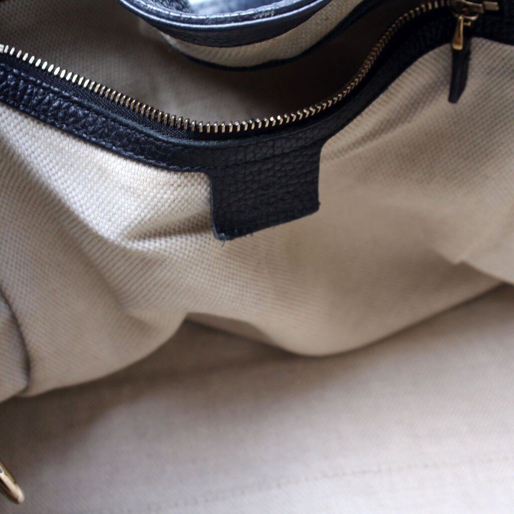 282309 Soho Leather Hobo Medium
