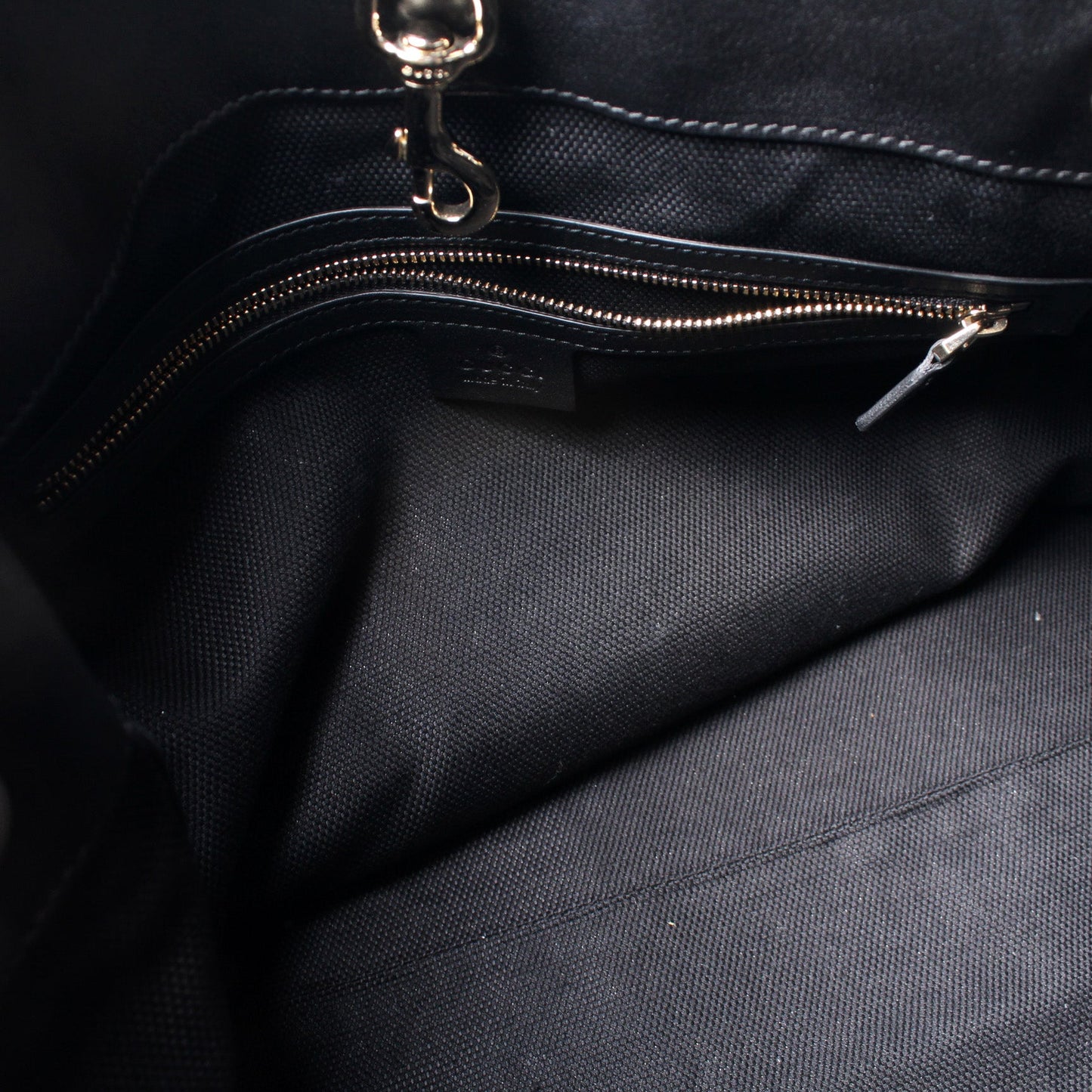 308982 Soho Leather Shoulder Medium