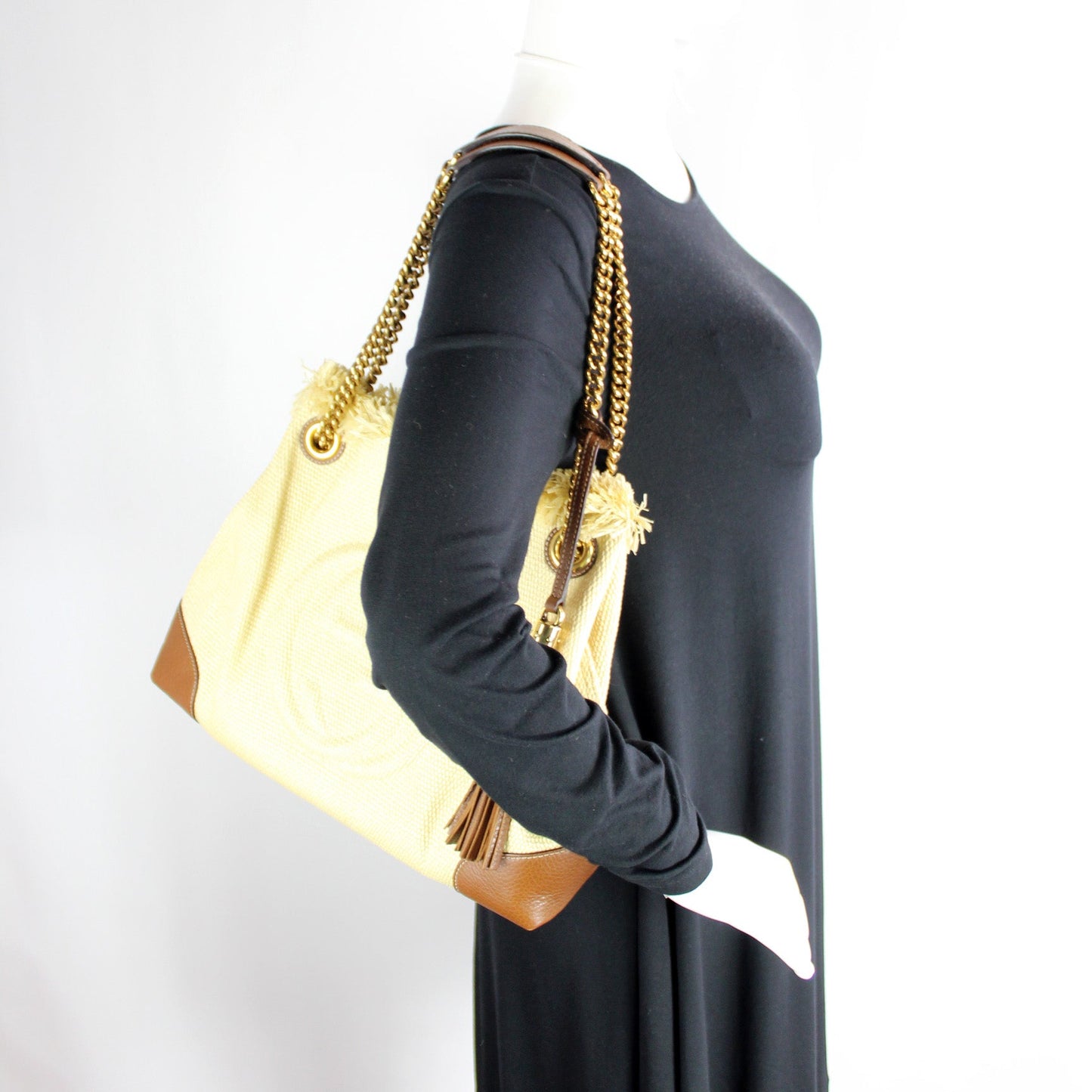 308982 Soho Raffia Shoulder Medium