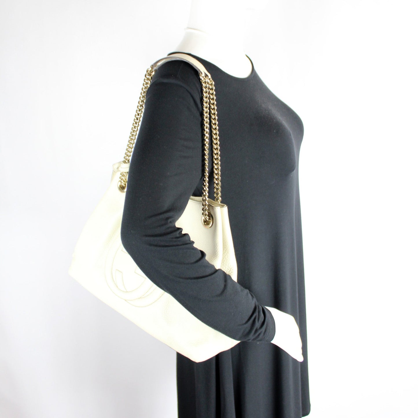308982 Soho Leather Shoulder Medium