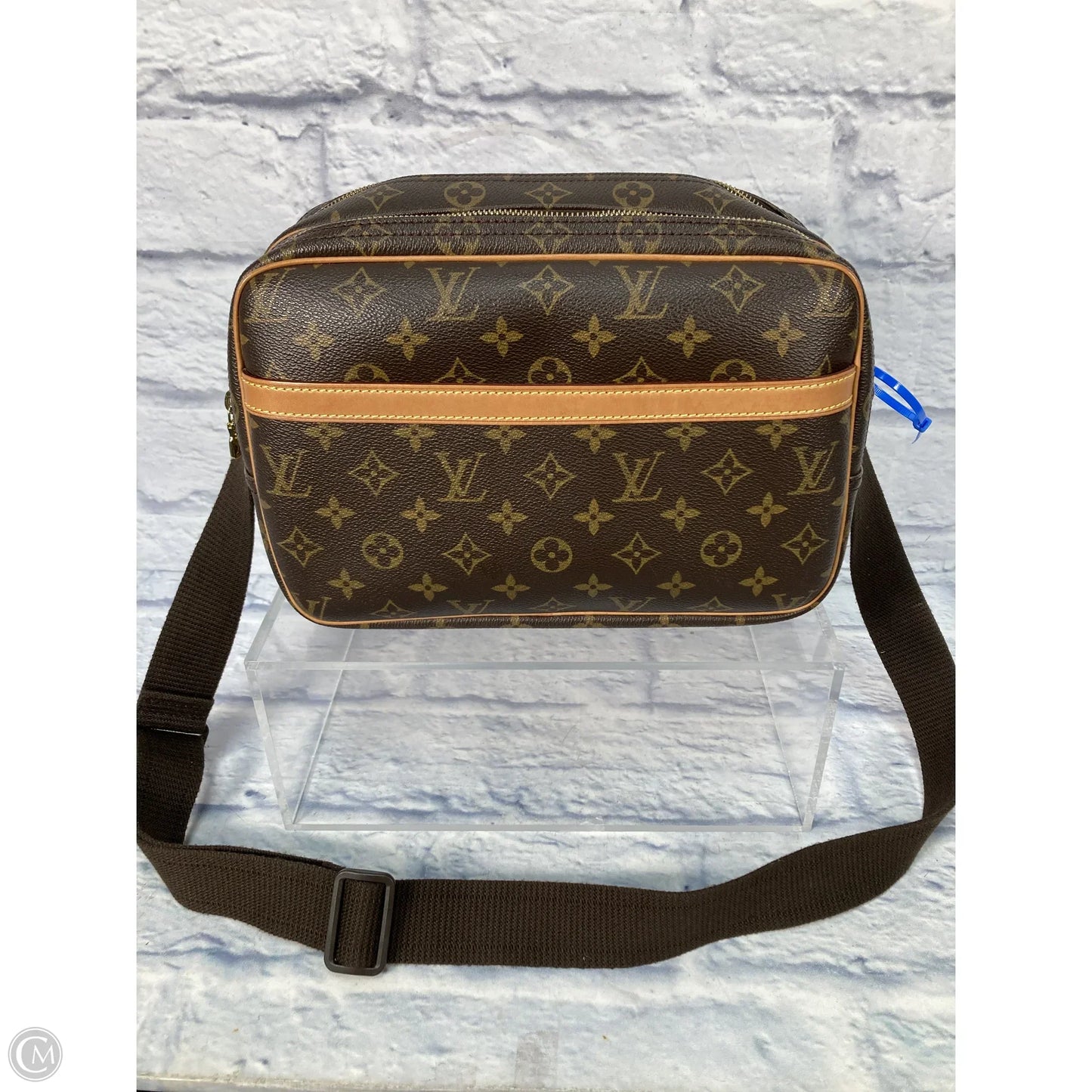 Crossbody Luxury Designer By Louis Vuitton, Size: Medium